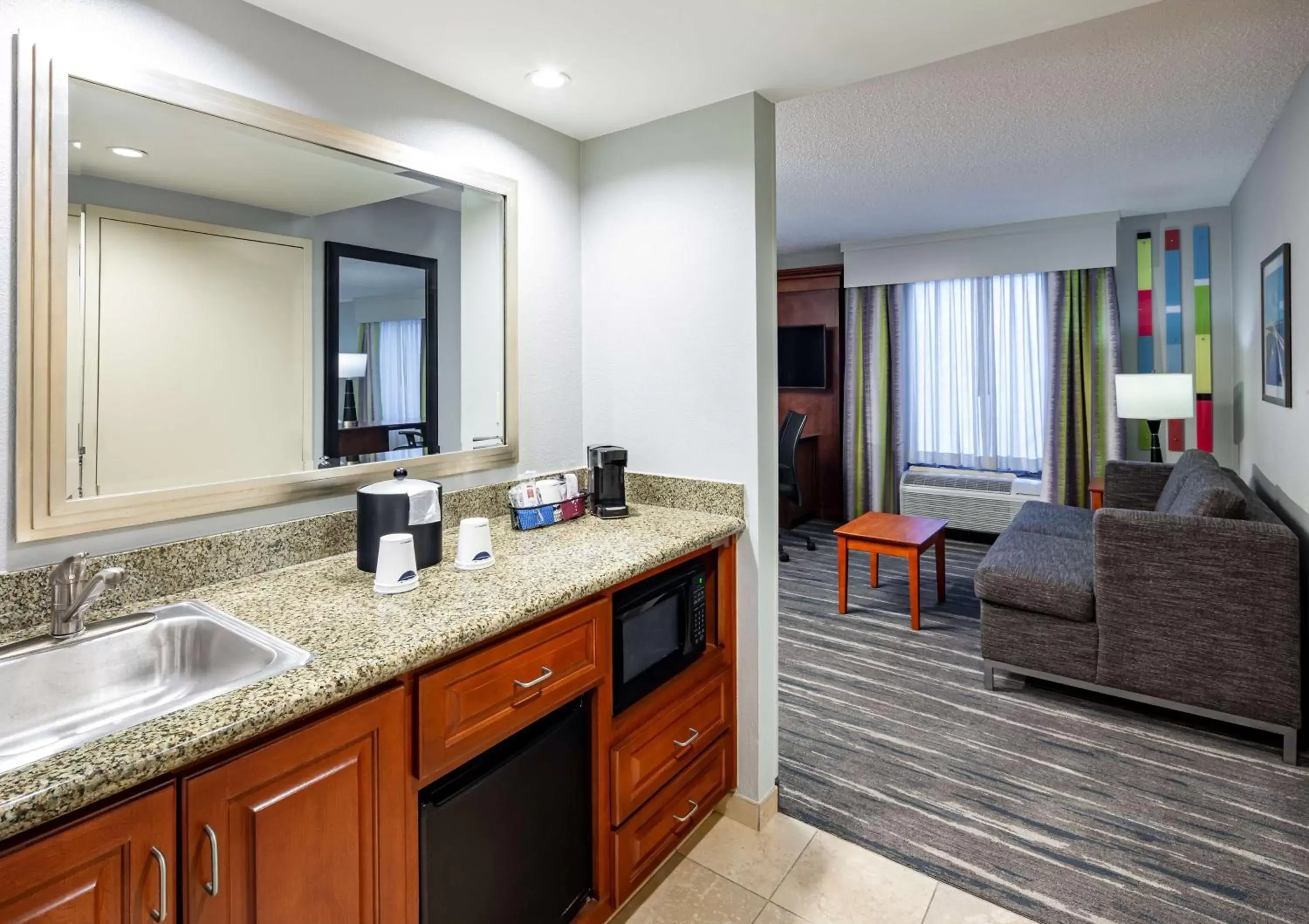 Photo of the whole room, Kitchen/Kitchenette in Hampton Inn & Suites Mobile I-65@ Airport Boulevard