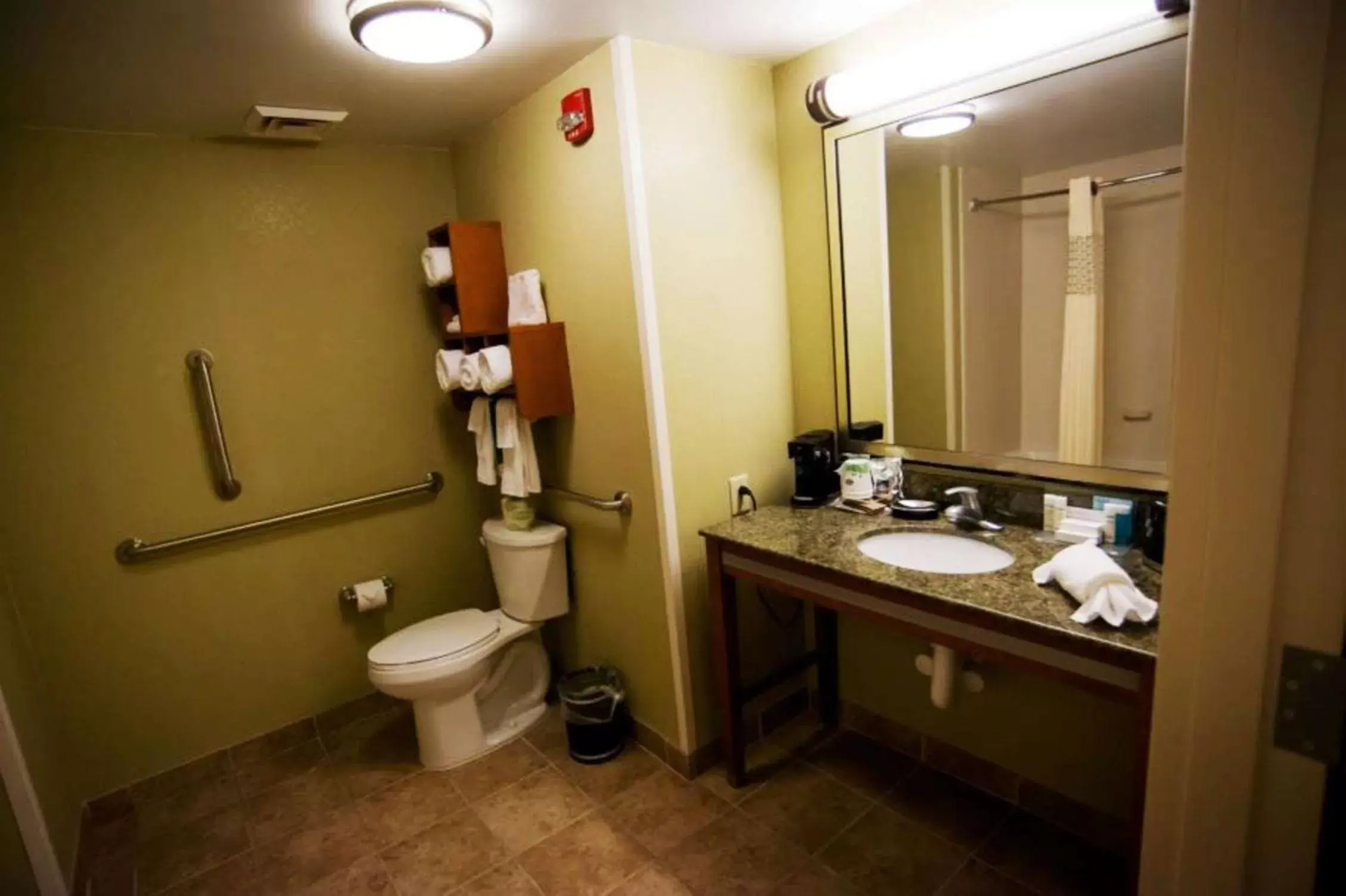 Bathroom in Hampton Inn & Suites Radcliff/Fort Knox