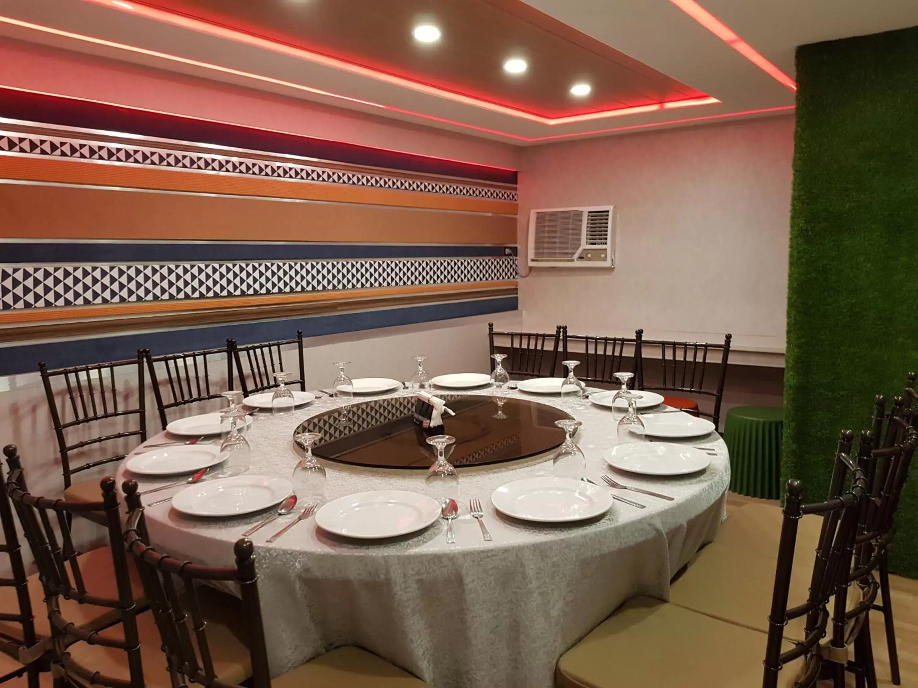 Restaurant/places to eat in Star Plaza Hotel Restaurant/places to eat in Star Plaza Hotel