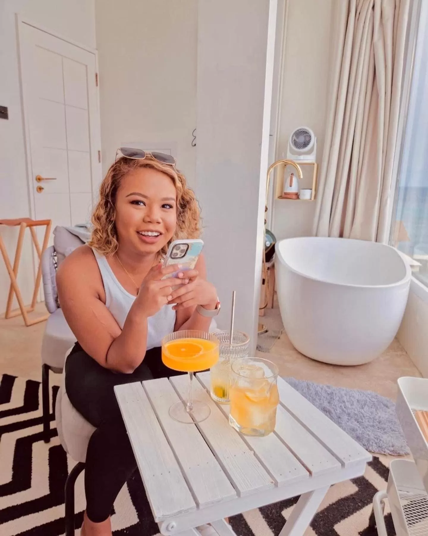 People in Sugarsea Inn & Dive shop