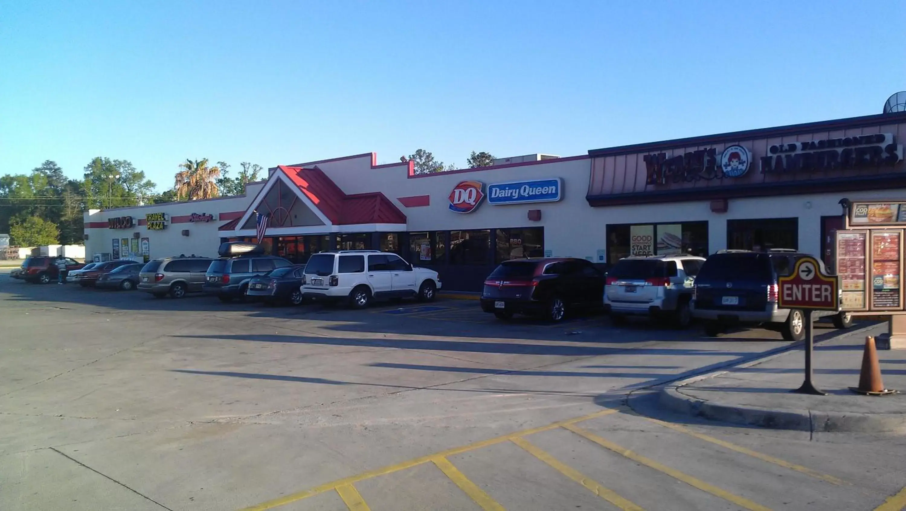 Property building in Peach Tree Inn Property building in Peach Tree Inn