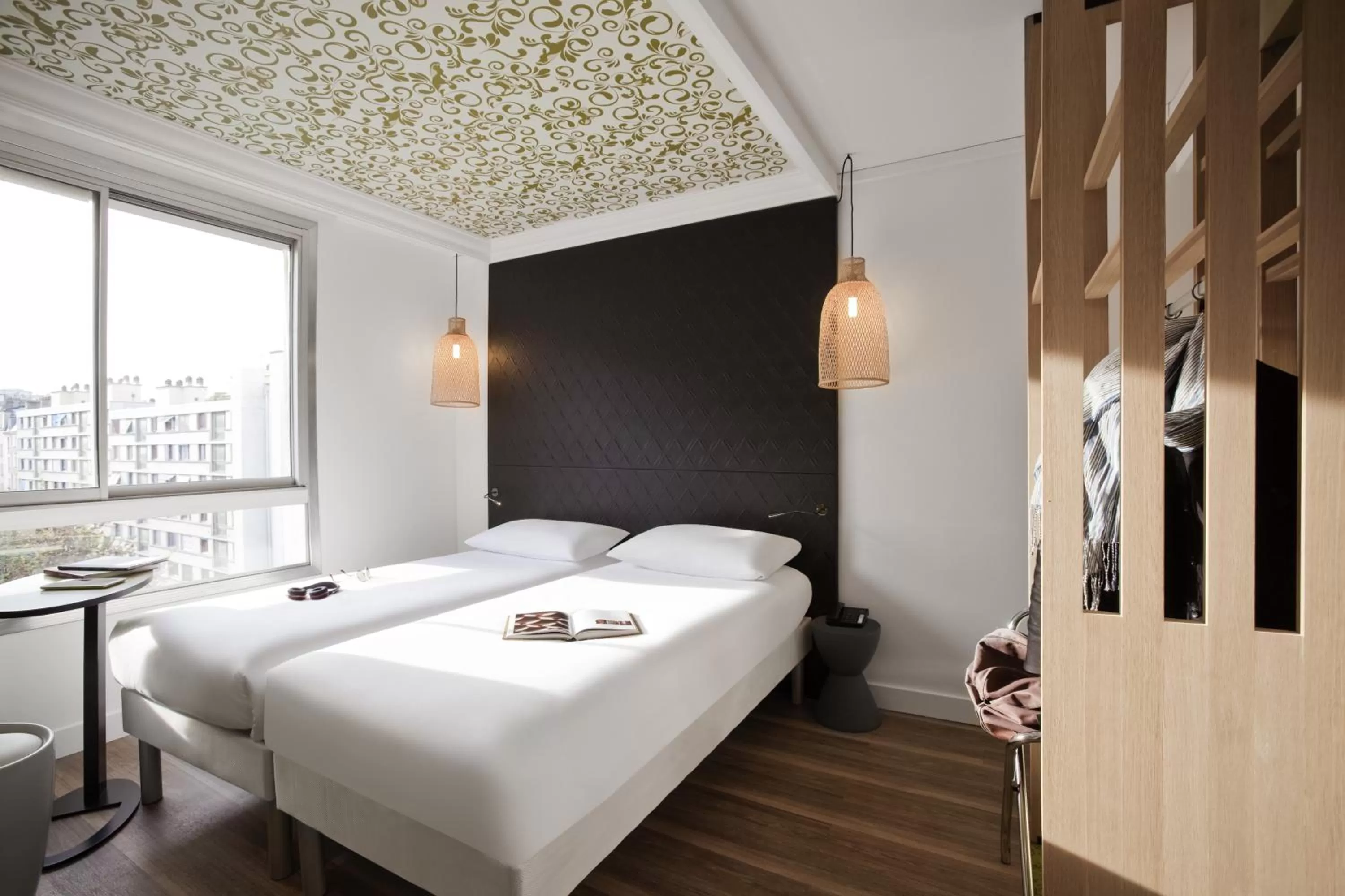 Bed in ibis Styles Paris Buttes Chaumont
