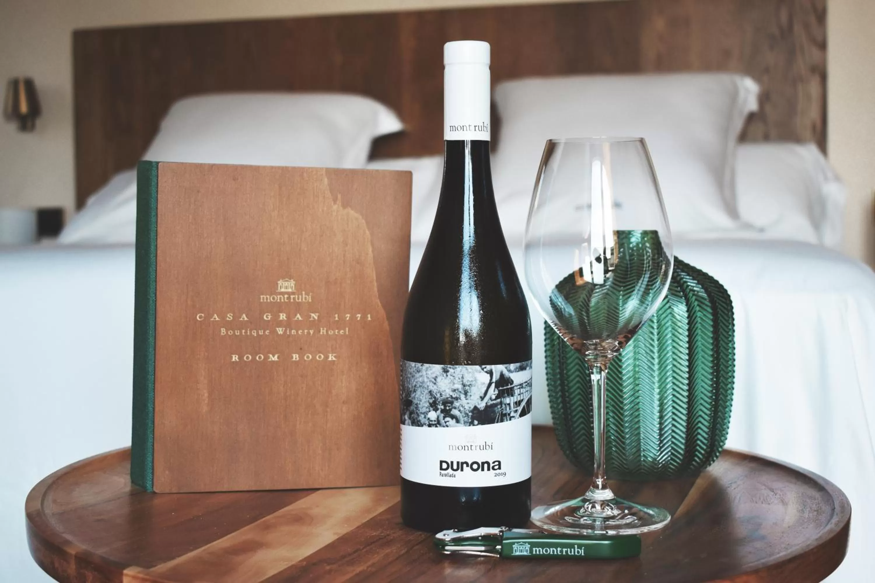 Bed in Hotel Montrubí 1771 - Slow Winery Hotel - Adults only