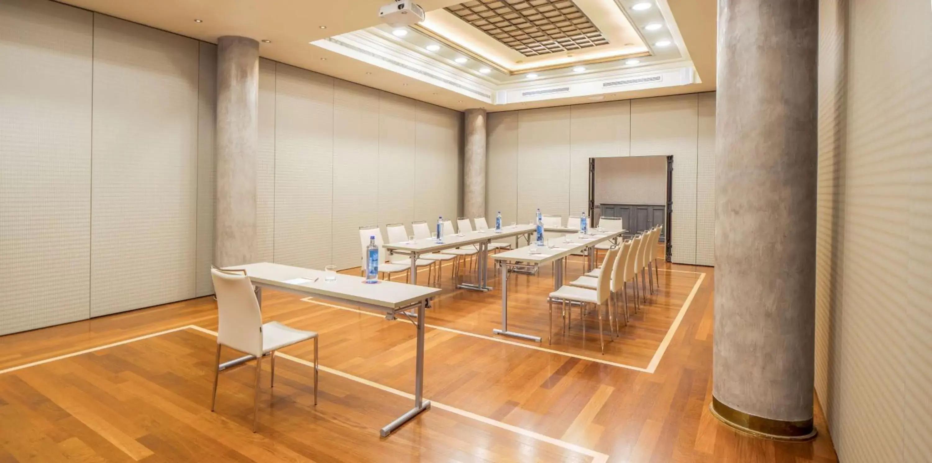 Meeting/conference room in NH Collection Vigo