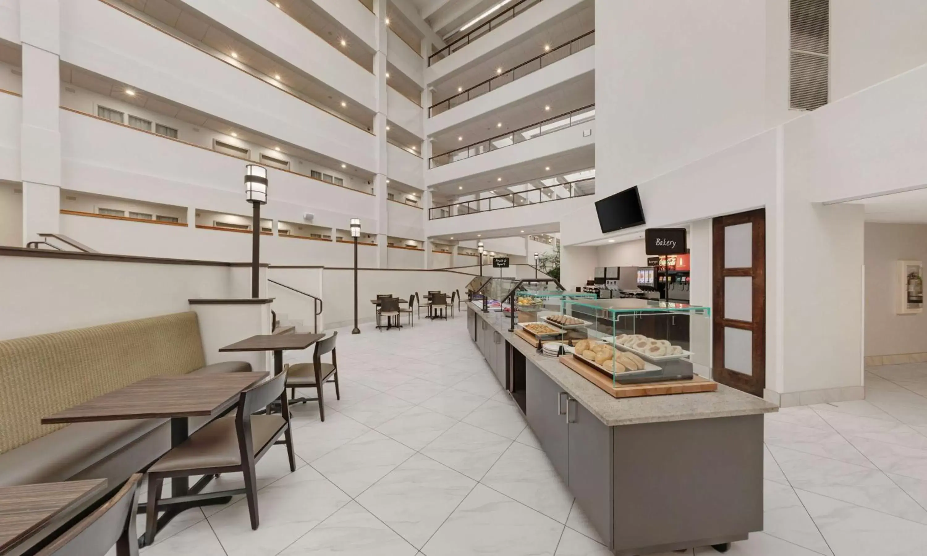 Breakfast in Embassy Suites by Hilton Milwaukee Brookfield