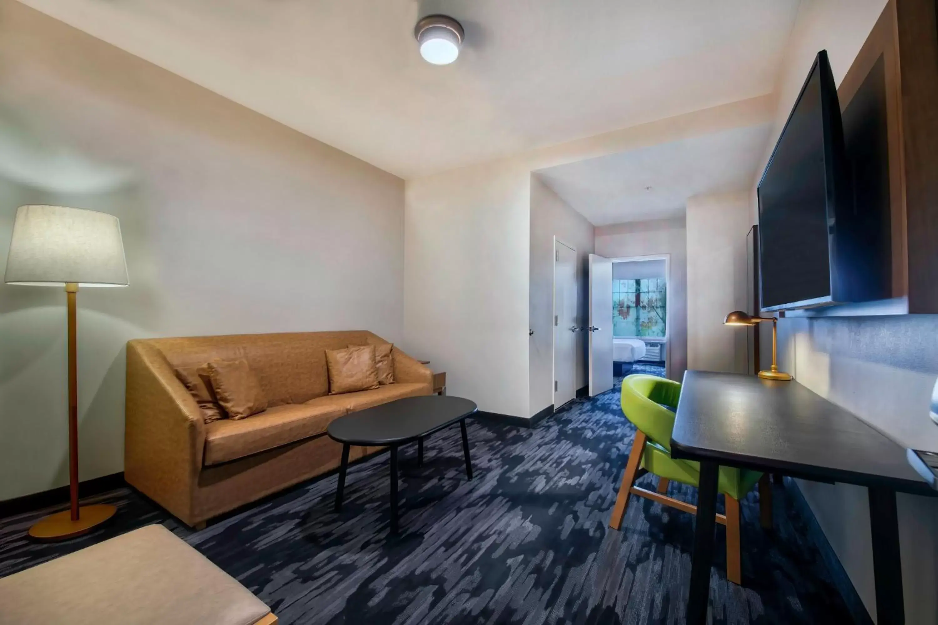 Living room, Seating Area in Fairfield Inn & Suites by Marriott Cortland