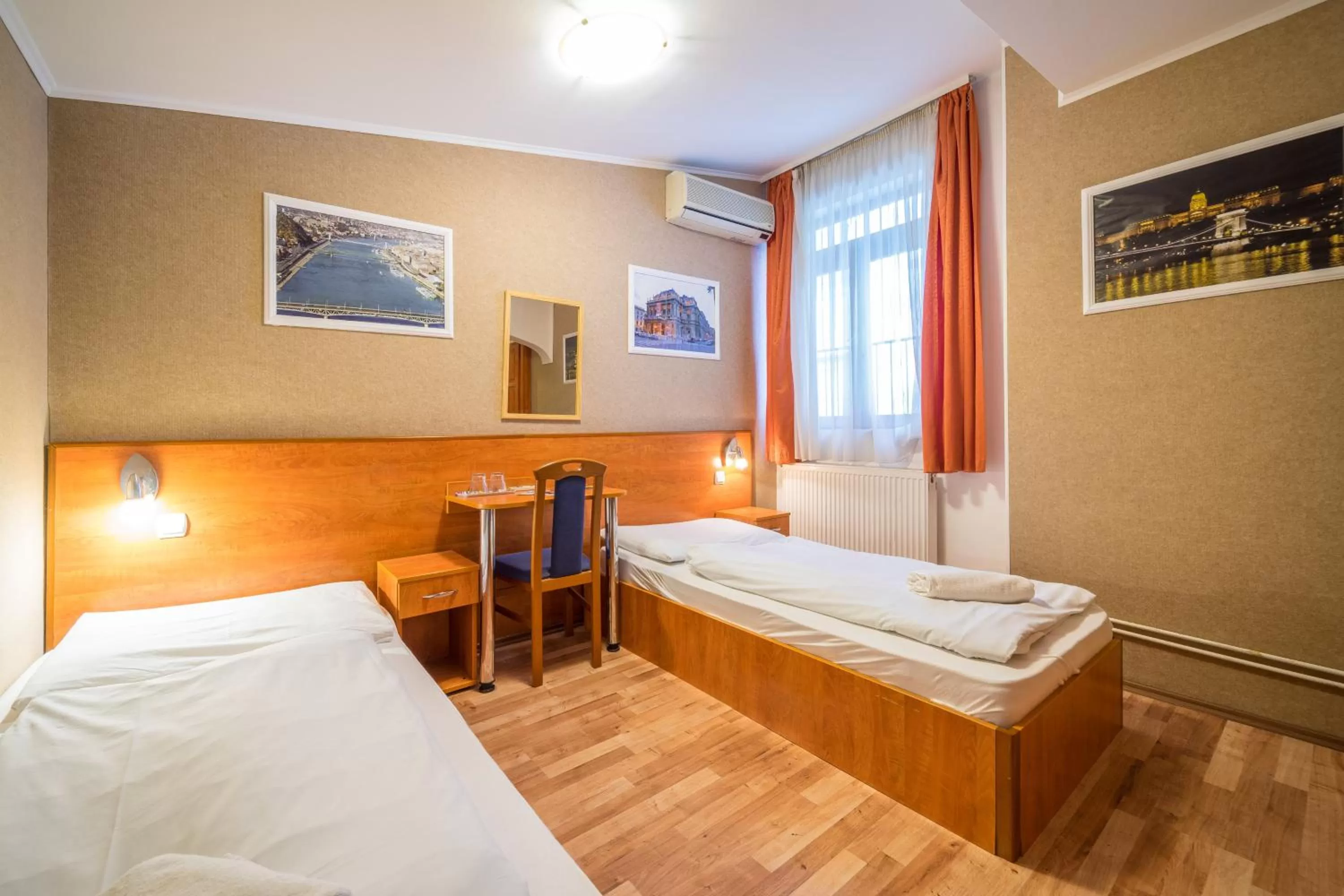 Photo of the whole room, Bed in Easy Star Hotel