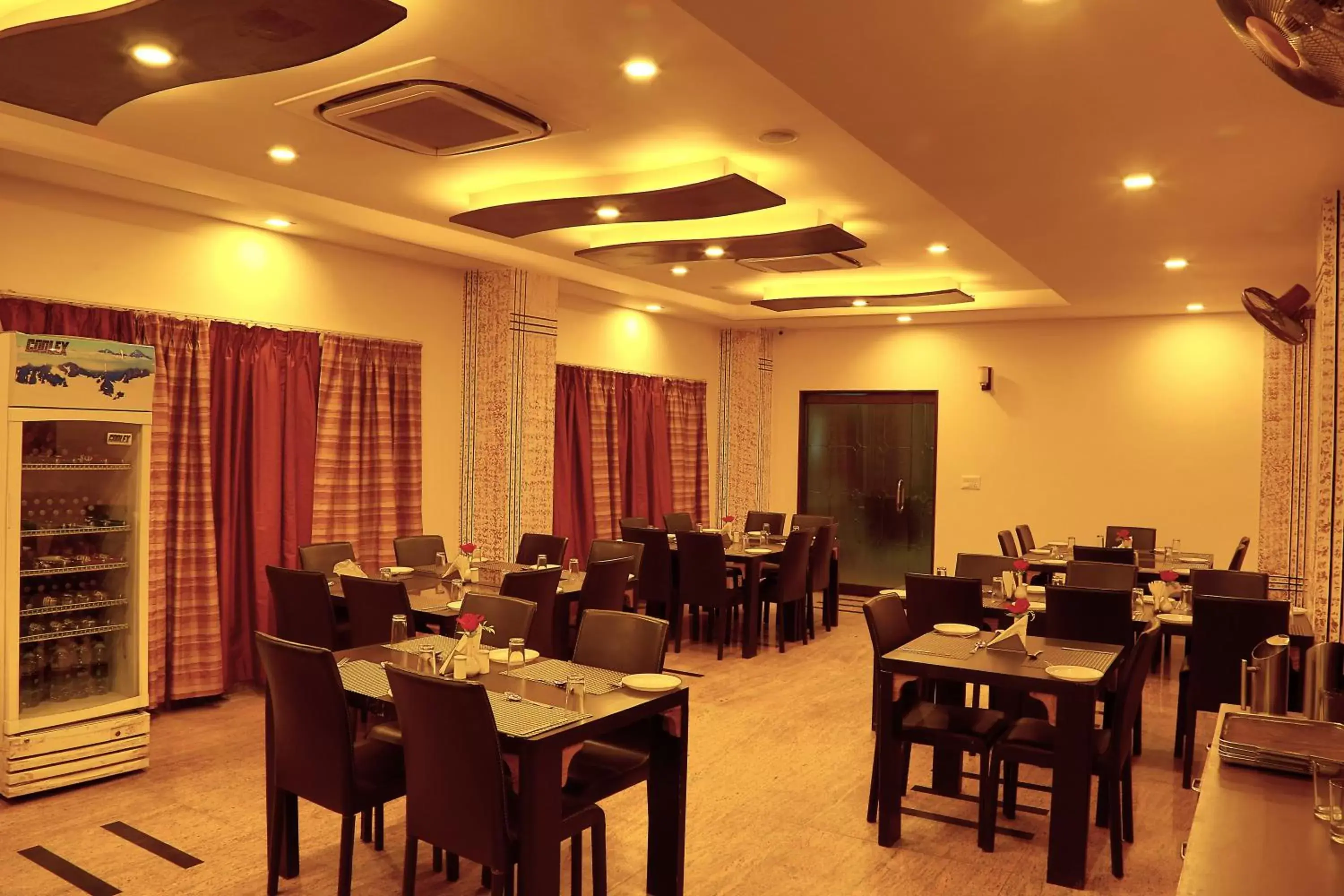 Restaurant/Places to Eat in Hotel Royal Palm - A Budget Hotel in Udaipur