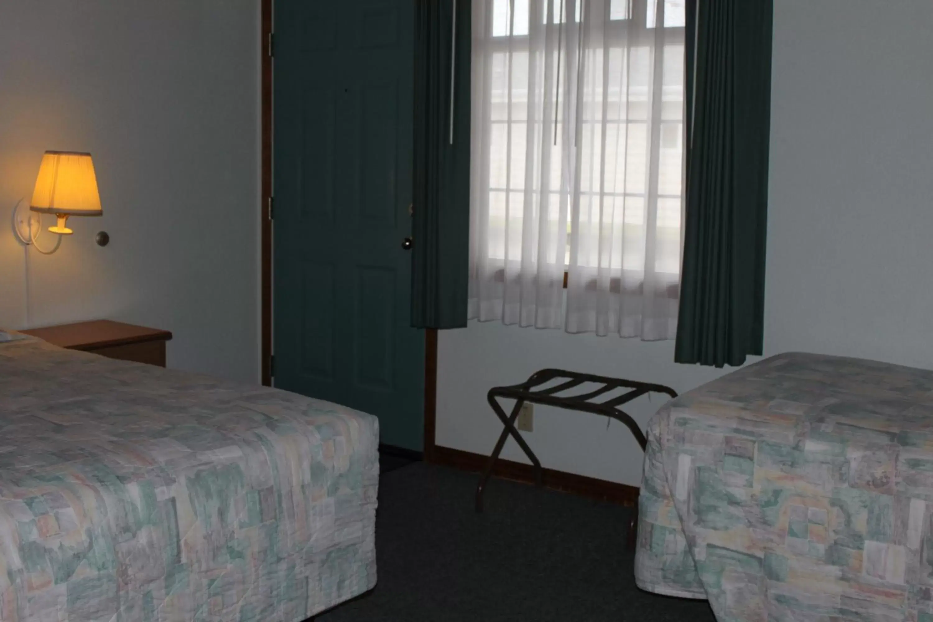 Photo of the whole room, Bed in Azalea Lodge