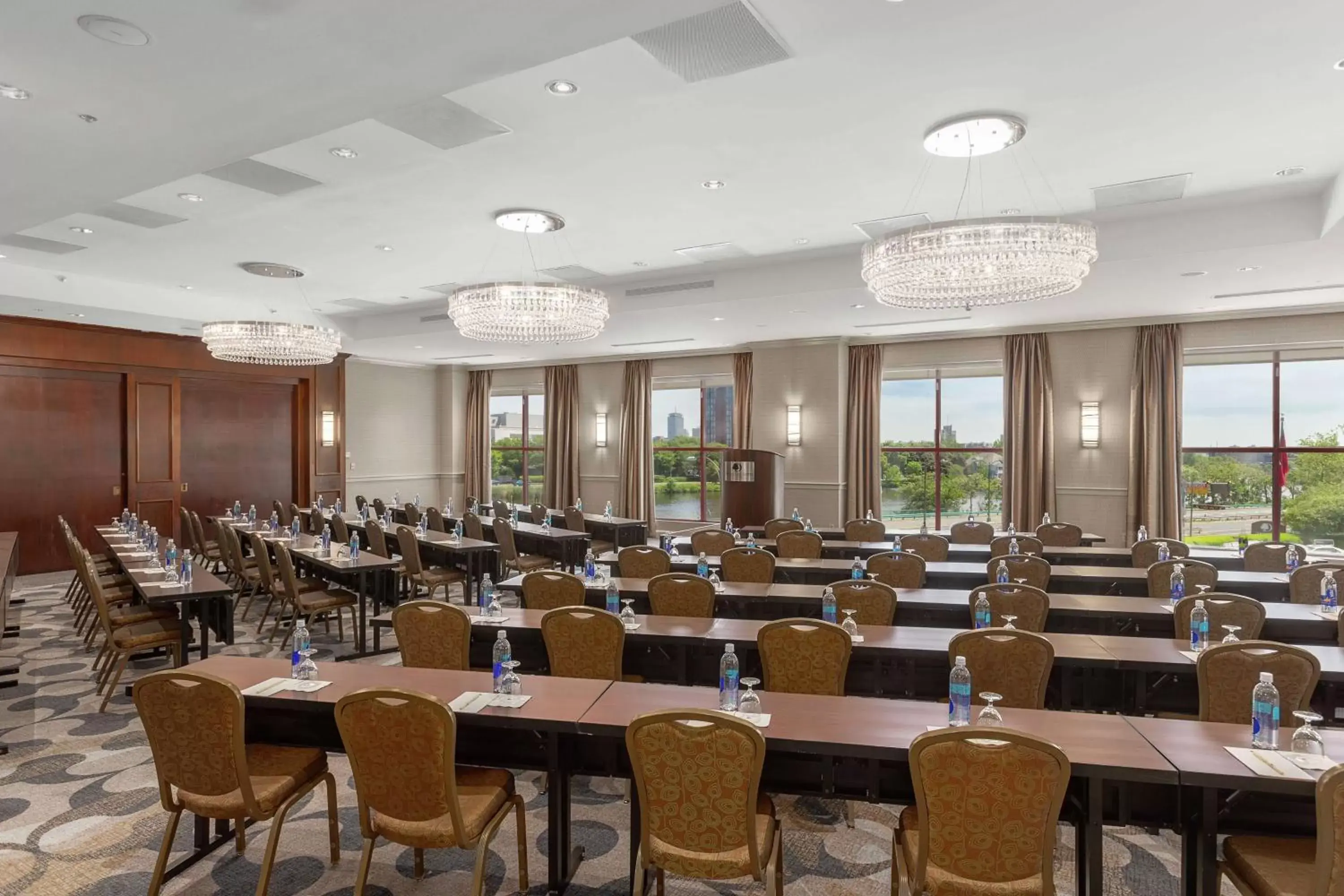 Meeting/conference room in DoubleTree Suites by Hilton Hotel Boston - Cambridge