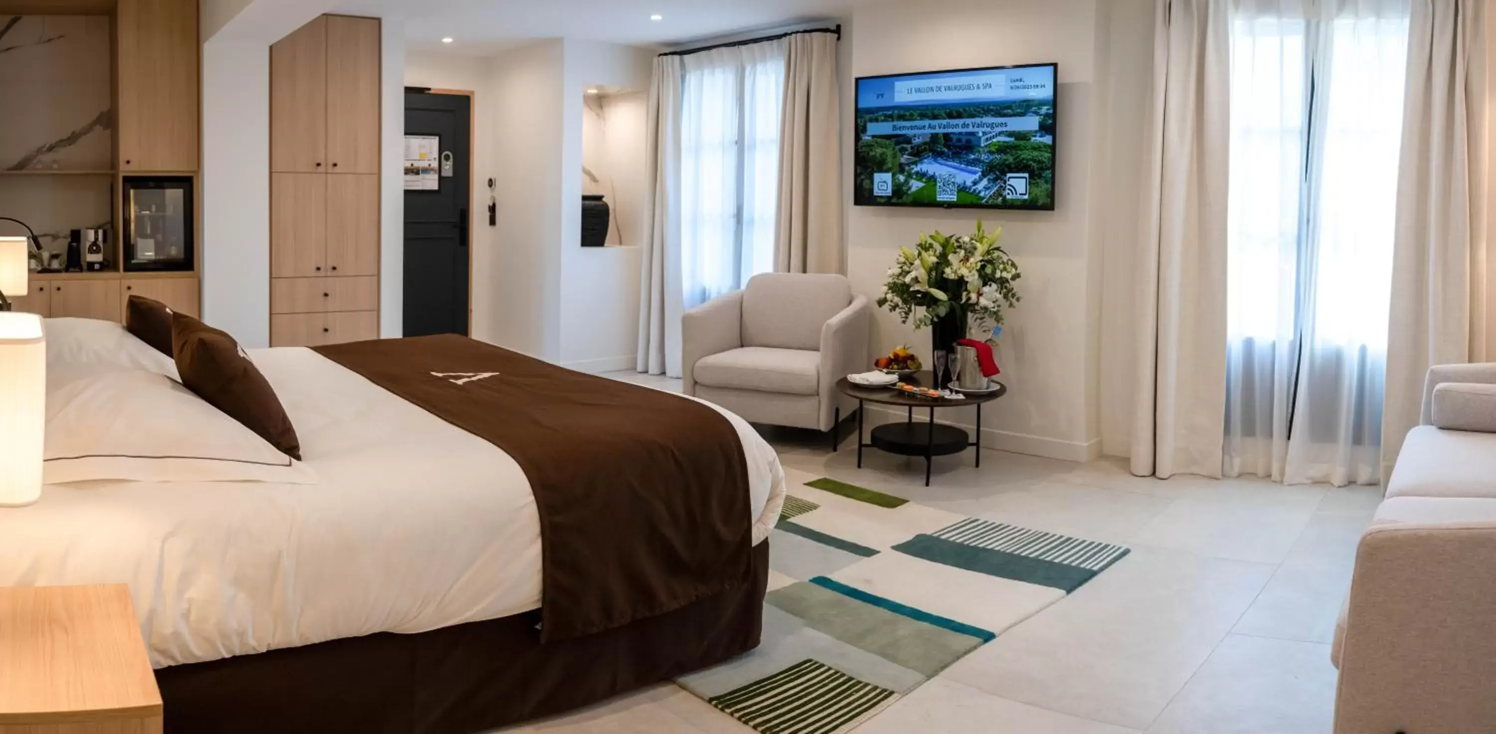 Bedroom, Bed in Le Vallon de Valrugues & Spa