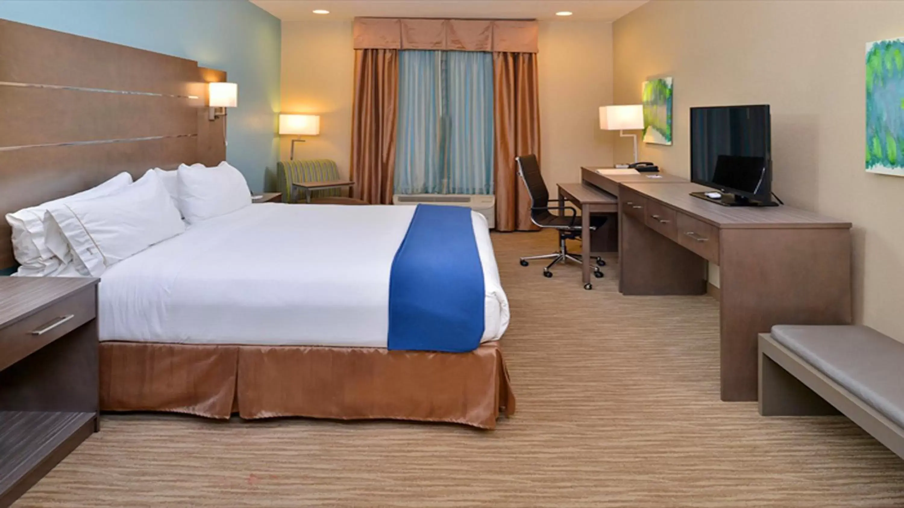Photo of the whole room, Bed in Holiday Inn Express and Suites Schulenburg by IHG Photo of the whole room, Bed in Holiday Inn Express and Suites Schulenburg by IHG