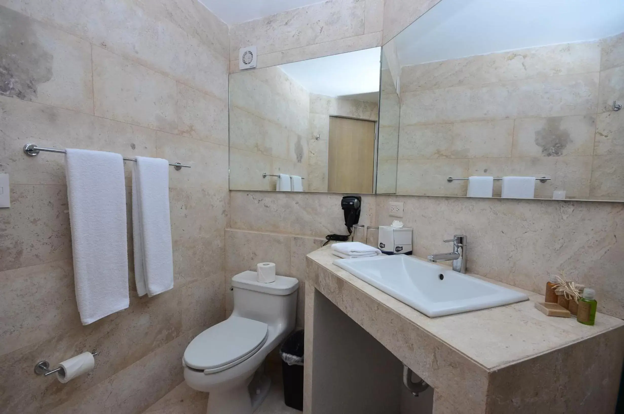 Shower, Bathroom in Hotelito del Mar Playa del Carmen