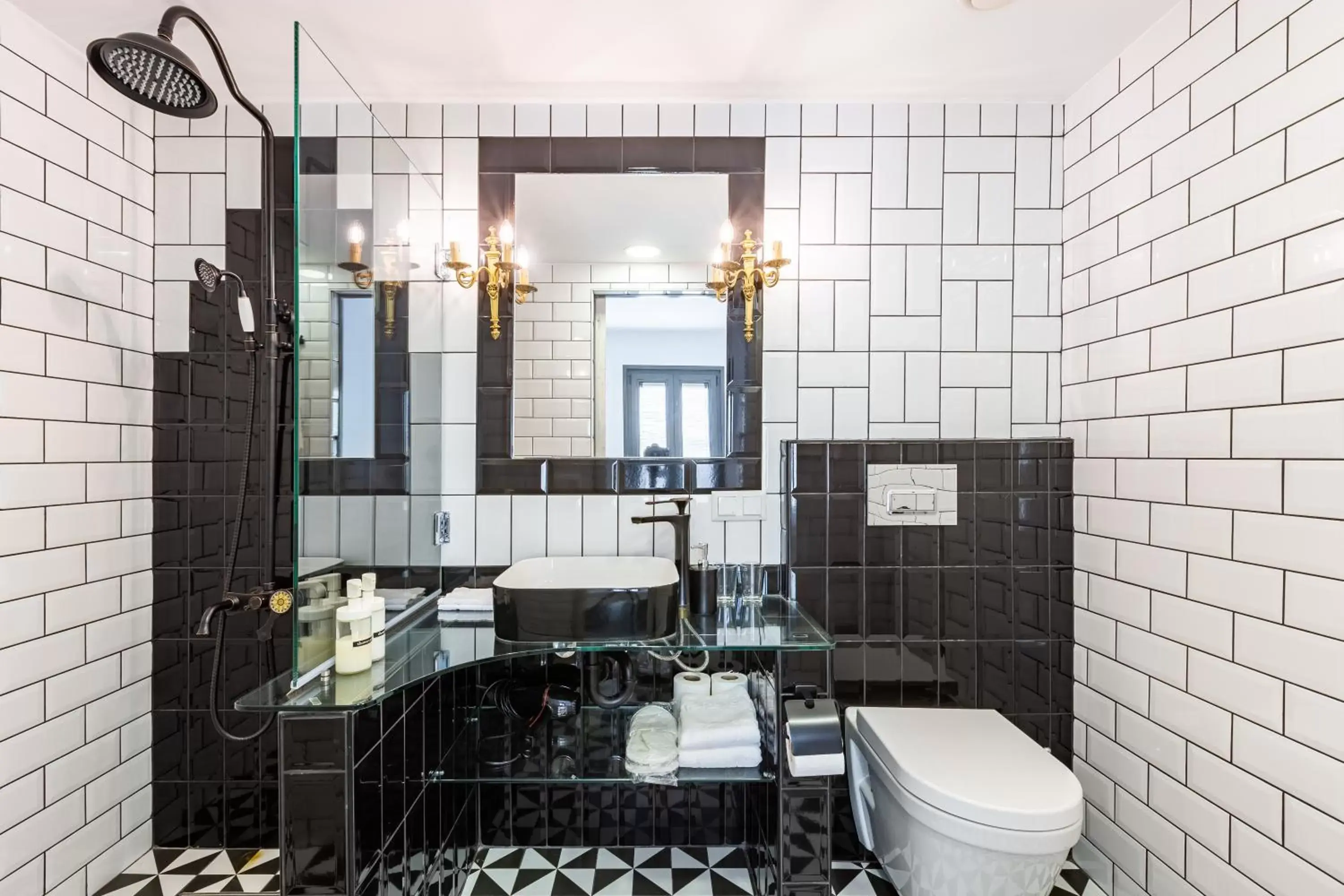 Shower, Bathroom in Villa Pera Suite Hotel