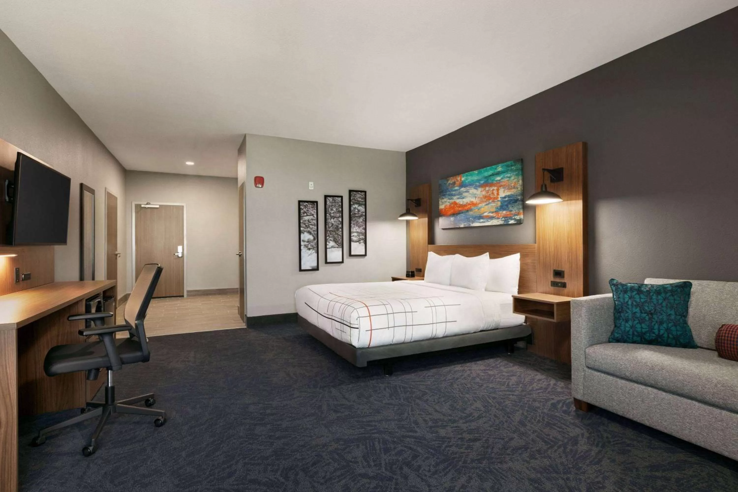 Photo of the whole room, Bed in La Quinta Inn & Suites by Wyndham College Station North