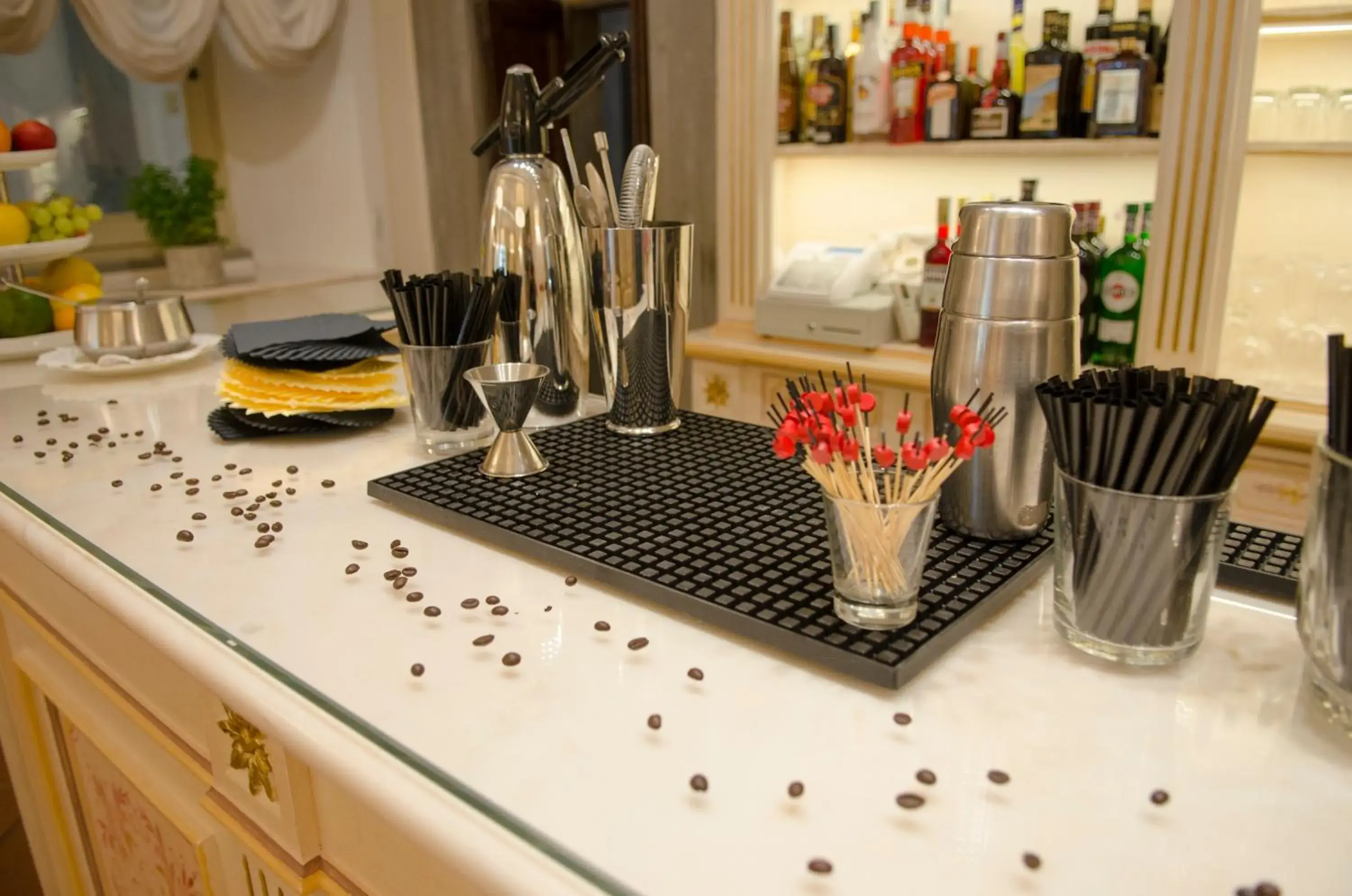 Lounge or bar, Kitchen/Kitchenette in Hotel San Michele