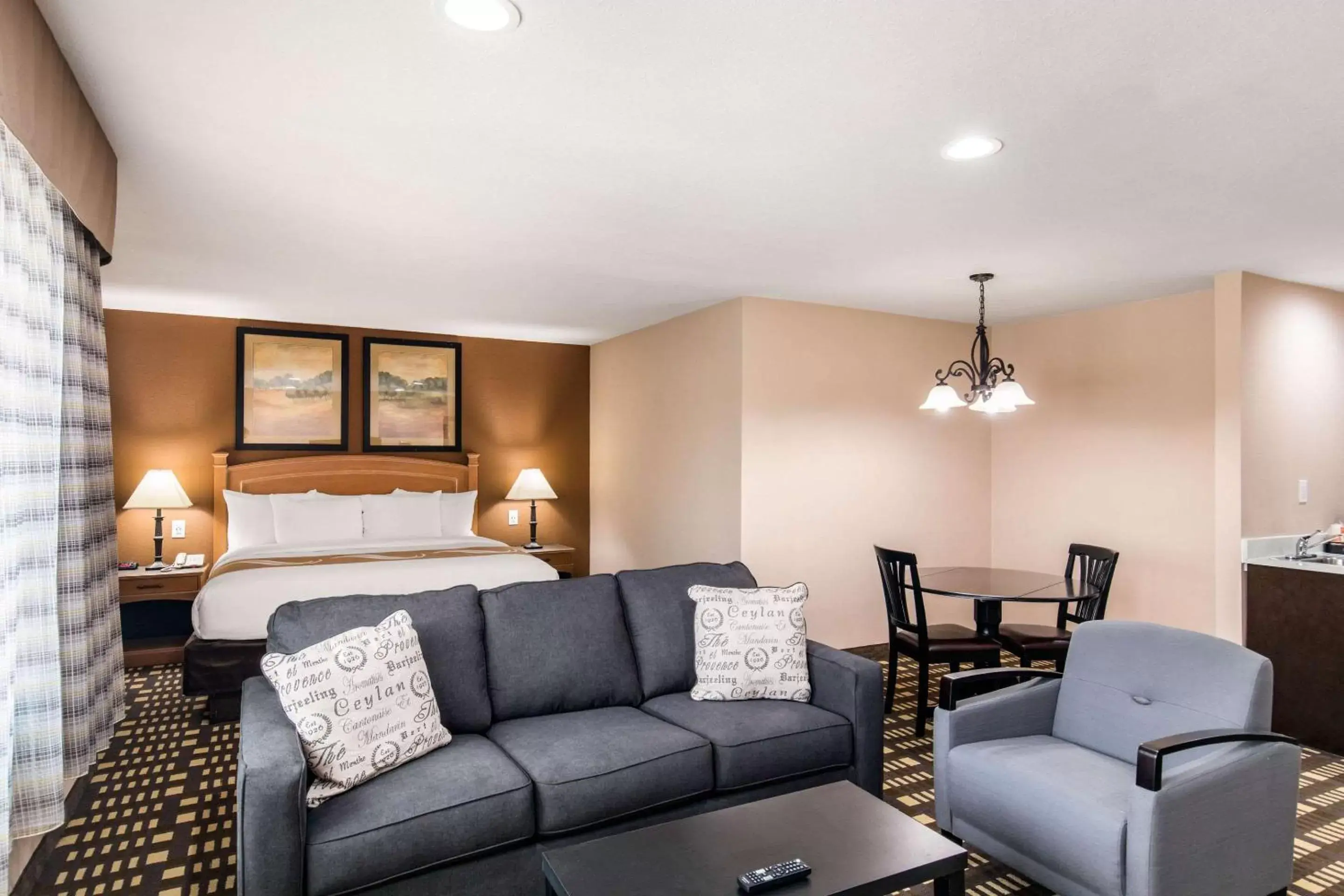 Photo of the whole room, Seating Area in Quality Inn & Suites Plano