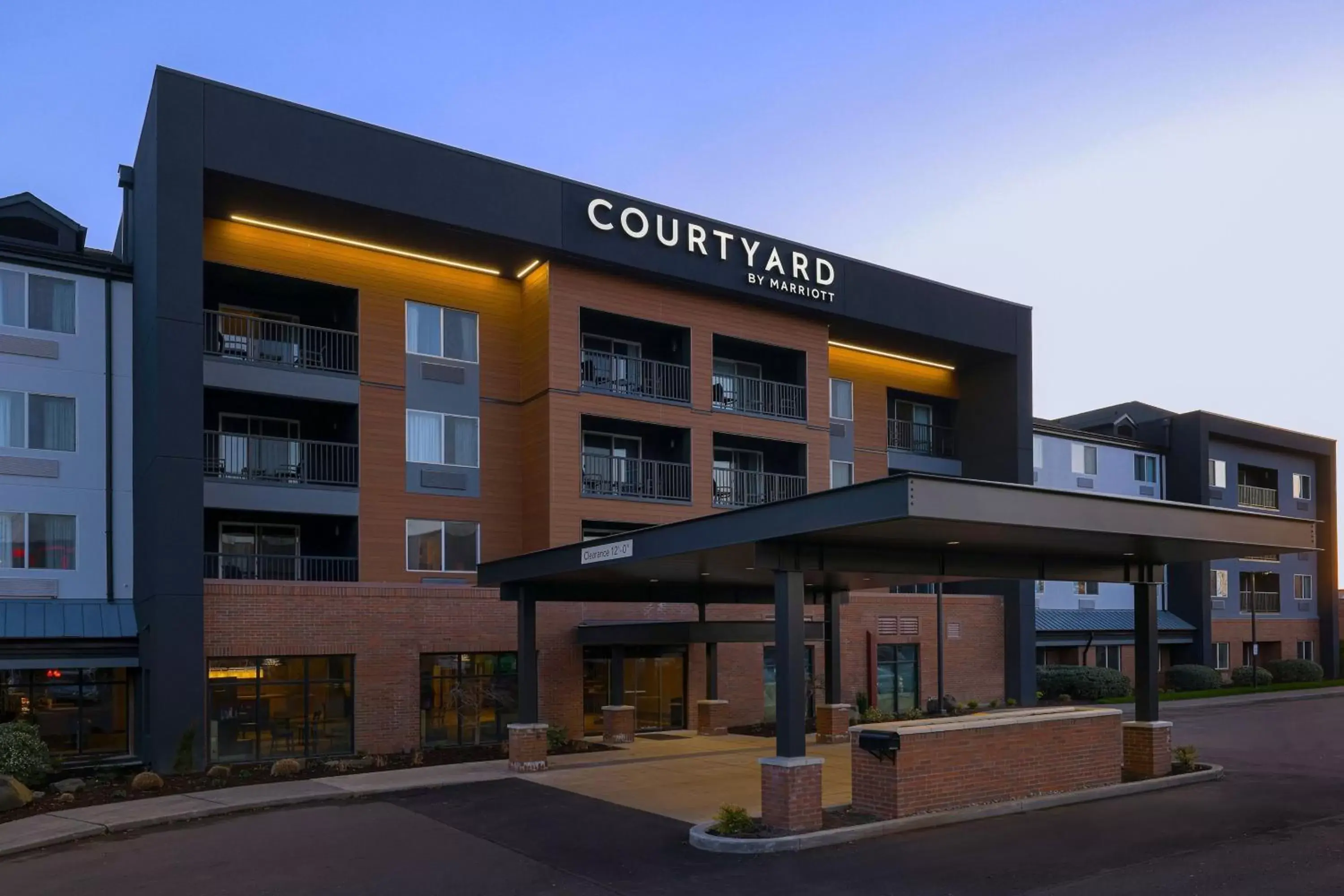 Property Building in Courtyard by Marriott Portland Southeast/Clackamas