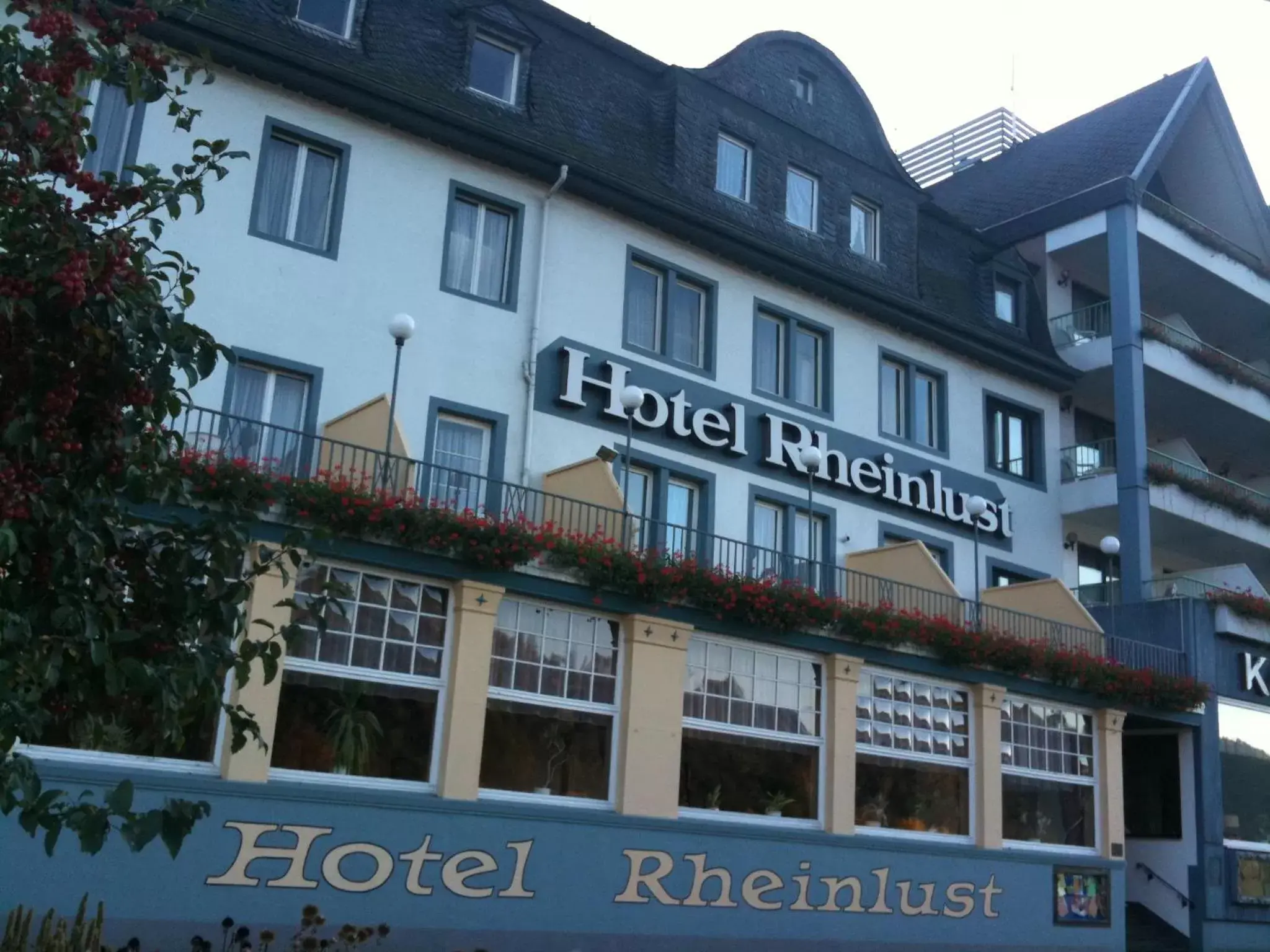 Facade/entrance, Property Building in Hotel Rheinlust