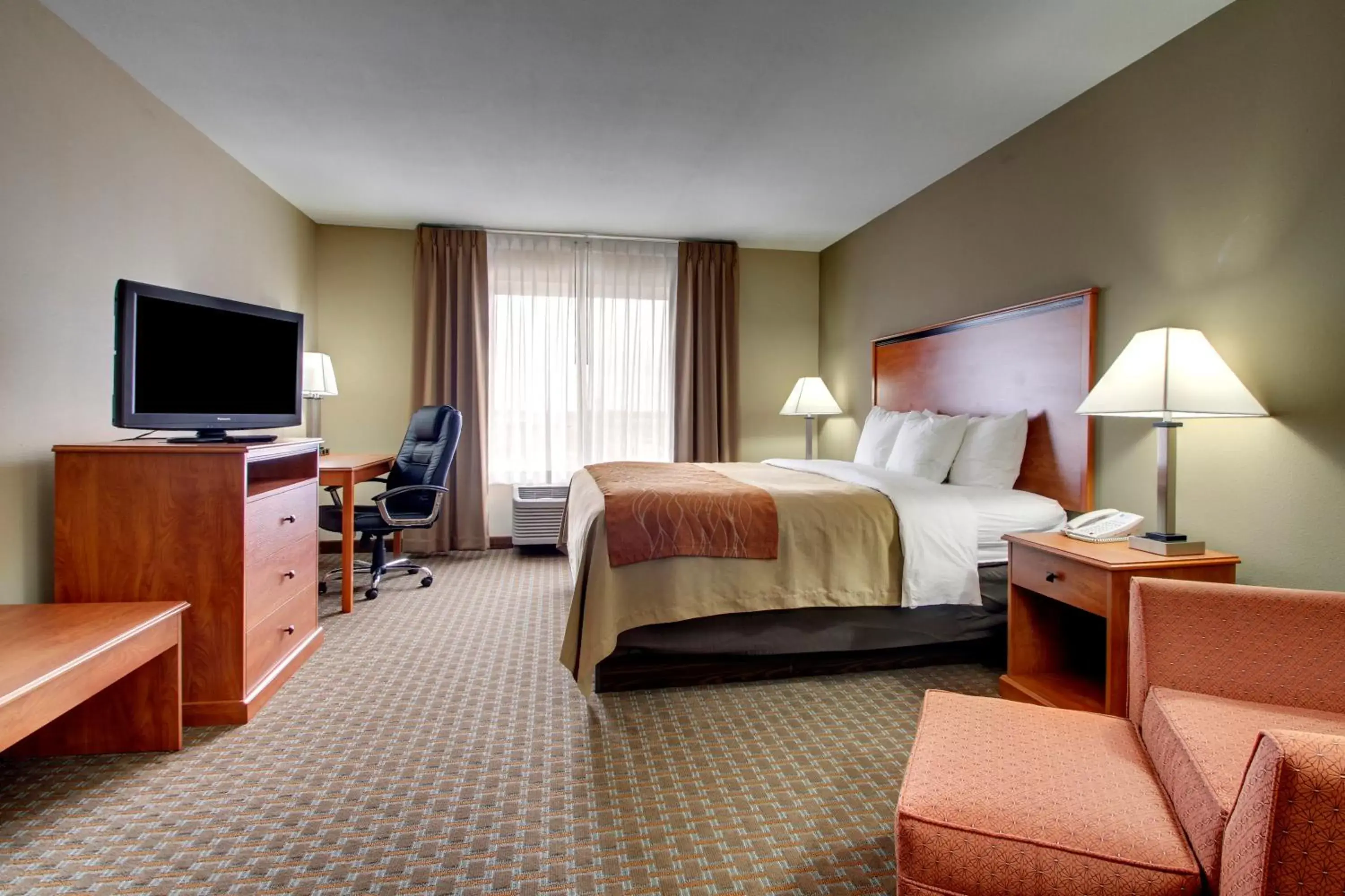 TV/Entertainment Center in Comfort Inn & Suites Marion I-57