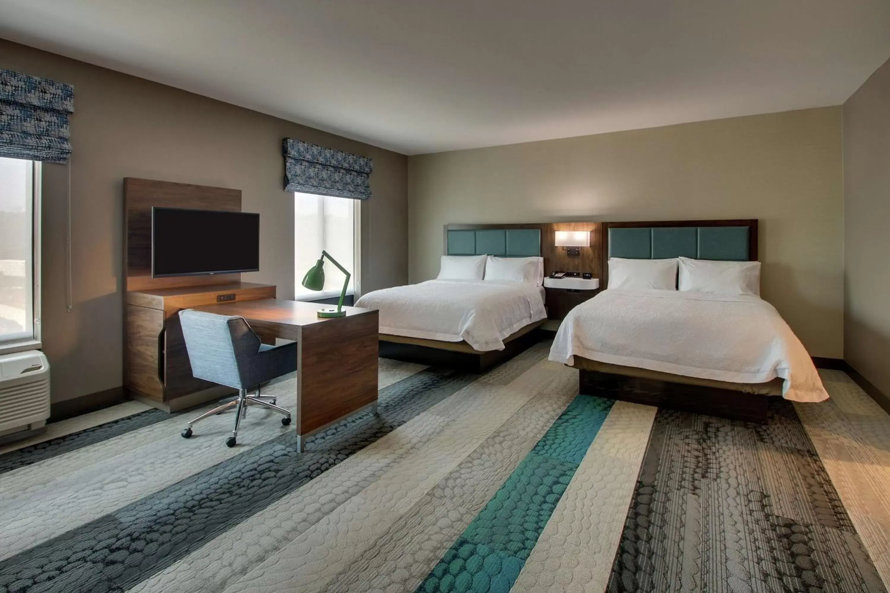 Bedroom, Bed in Hampton Inn & Suites By Hilton Southport