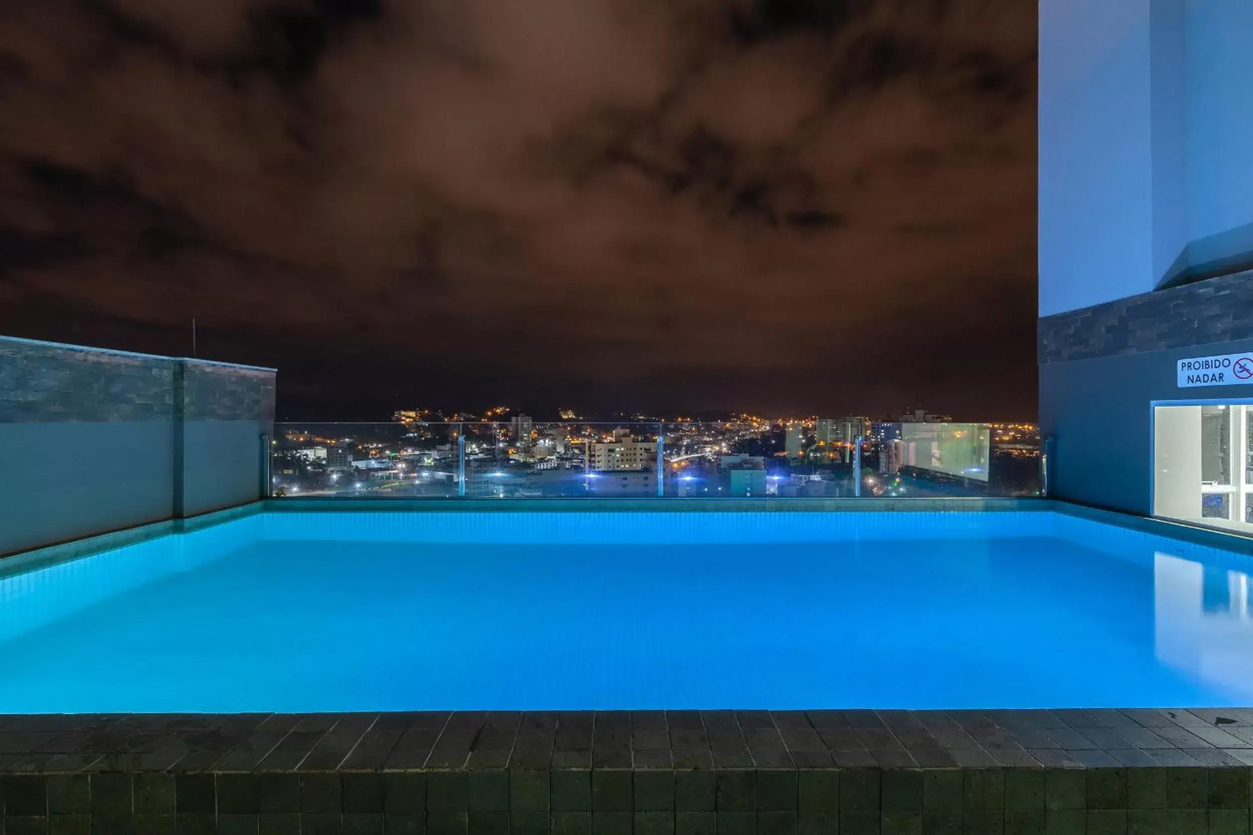 Balcony/Terrace, Swimming Pool in Tri Hotel Executive Brusque