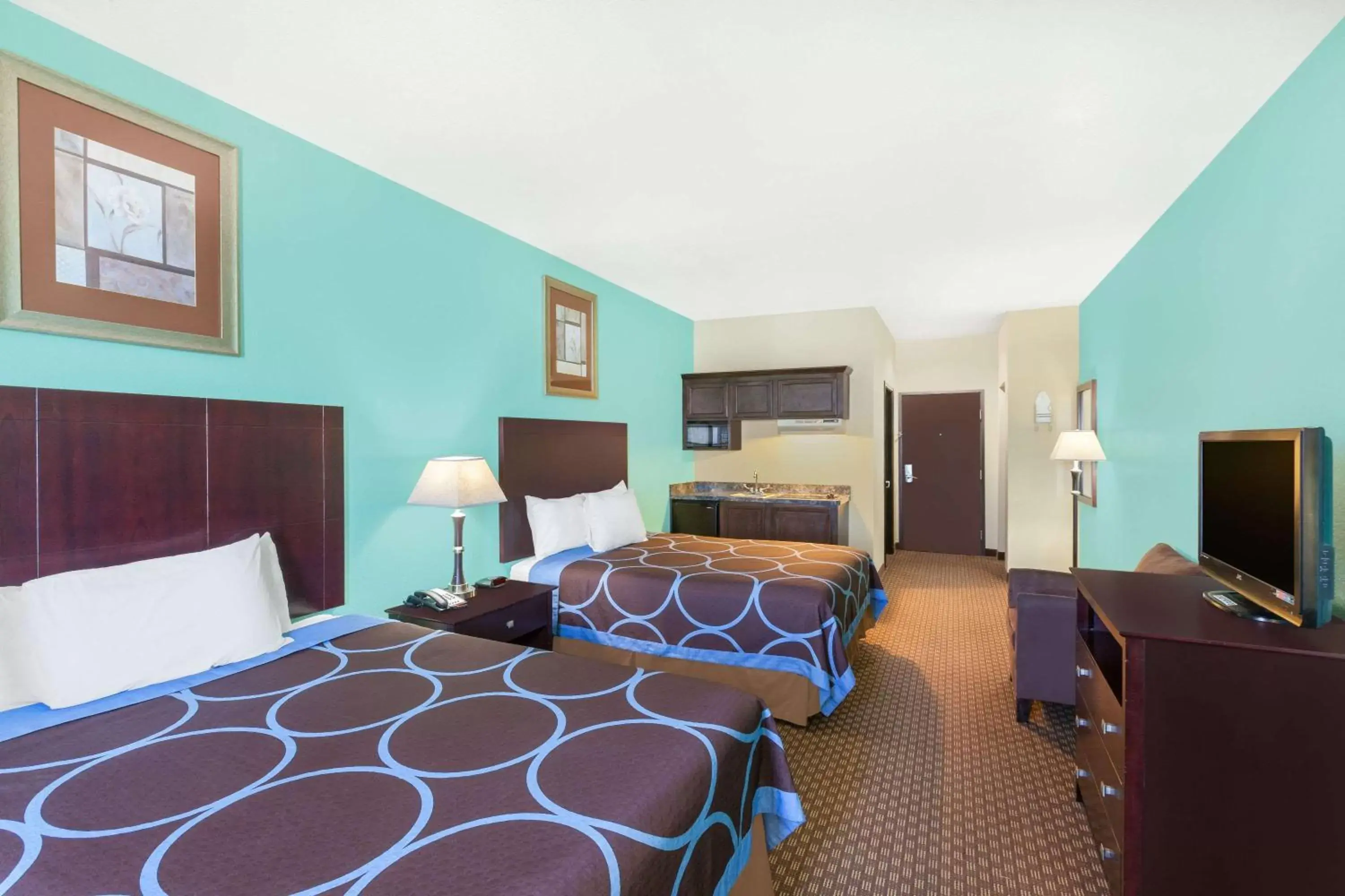 Photo of the whole room, Bed in Days Inn by Wyndham Kemah