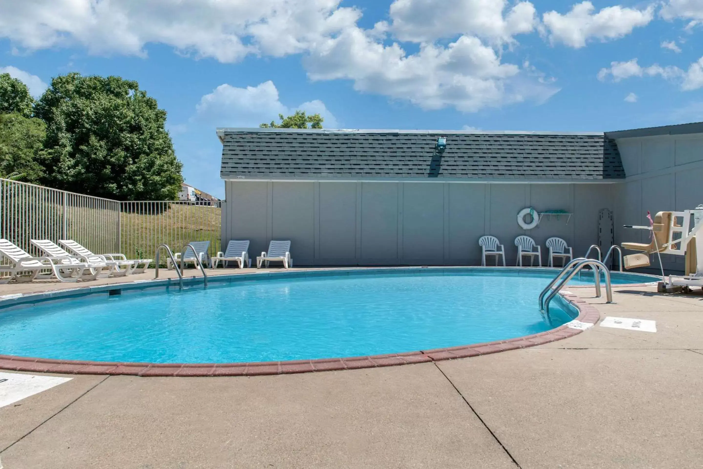 On site, Swimming Pool in Rodeway Inn Sharonville On site, Swimming Pool in Rodeway Inn Sharonville