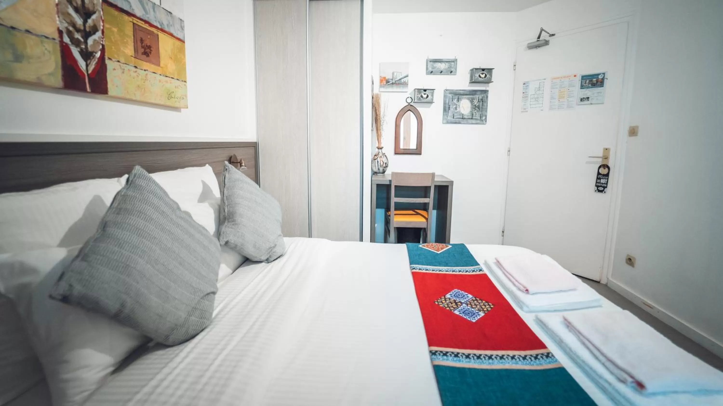 Bed in Logis Hôtel Vuillot