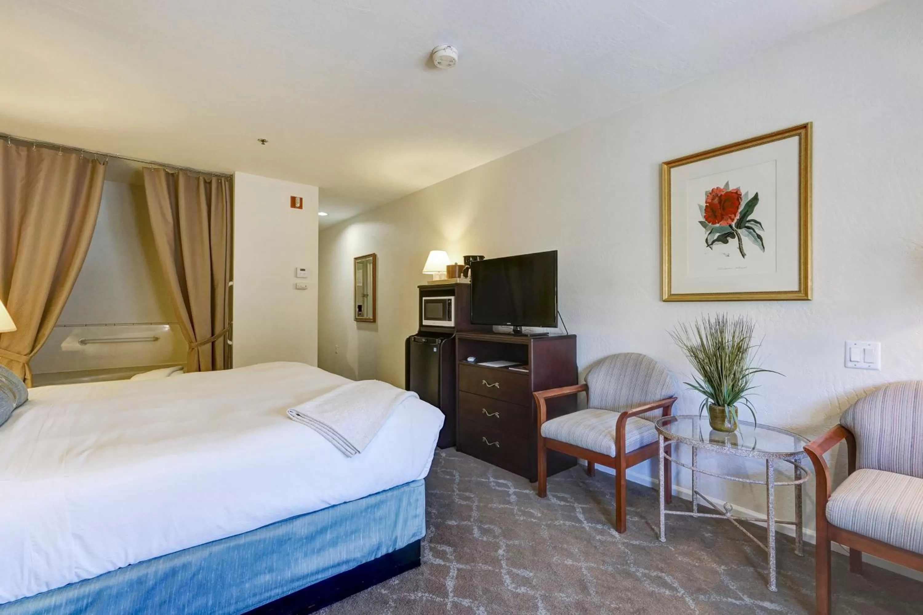 Bed in Forest Villas Hotel