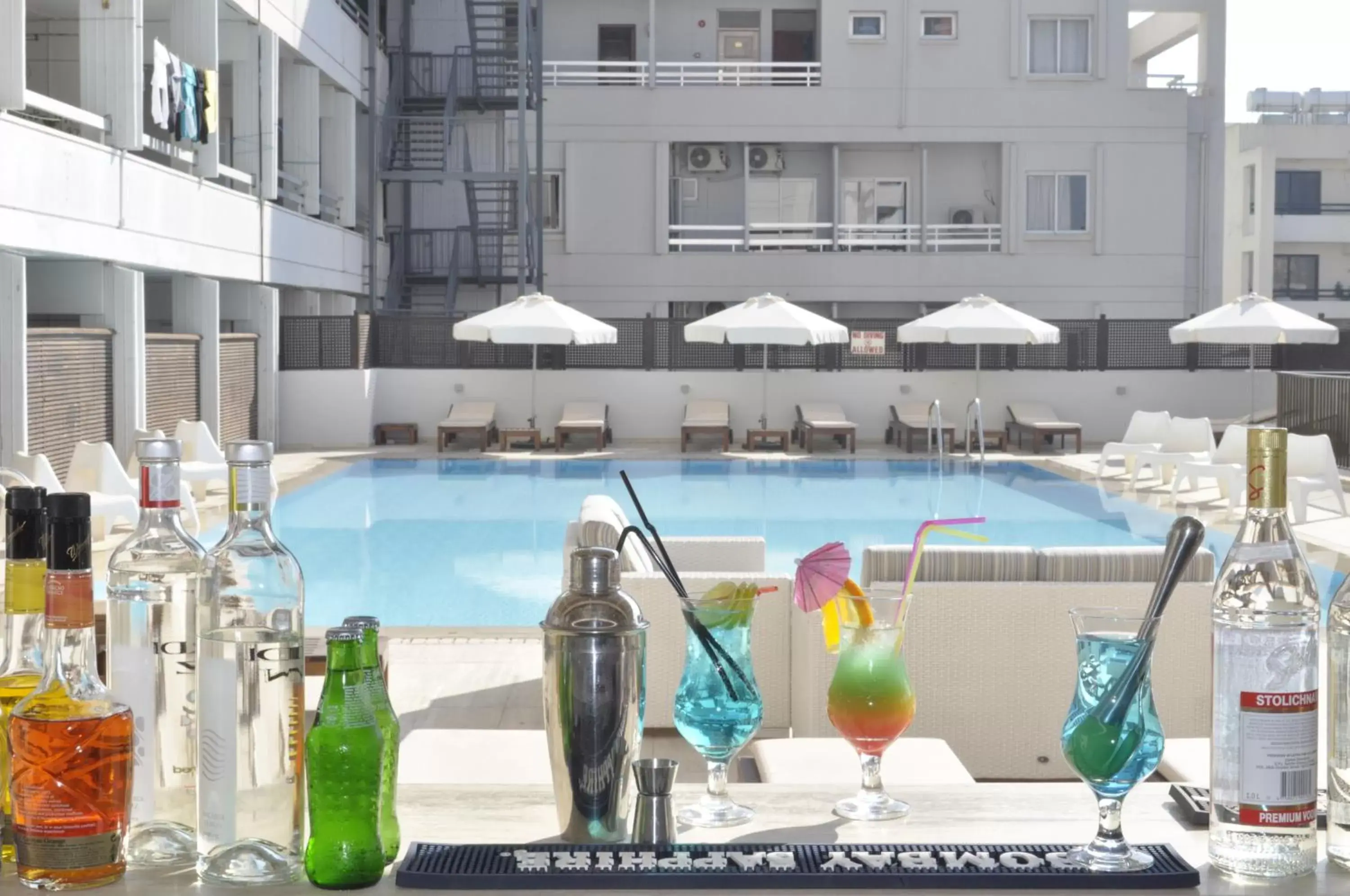 Lounge or bar, Swimming Pool in Sun Hall Hotel