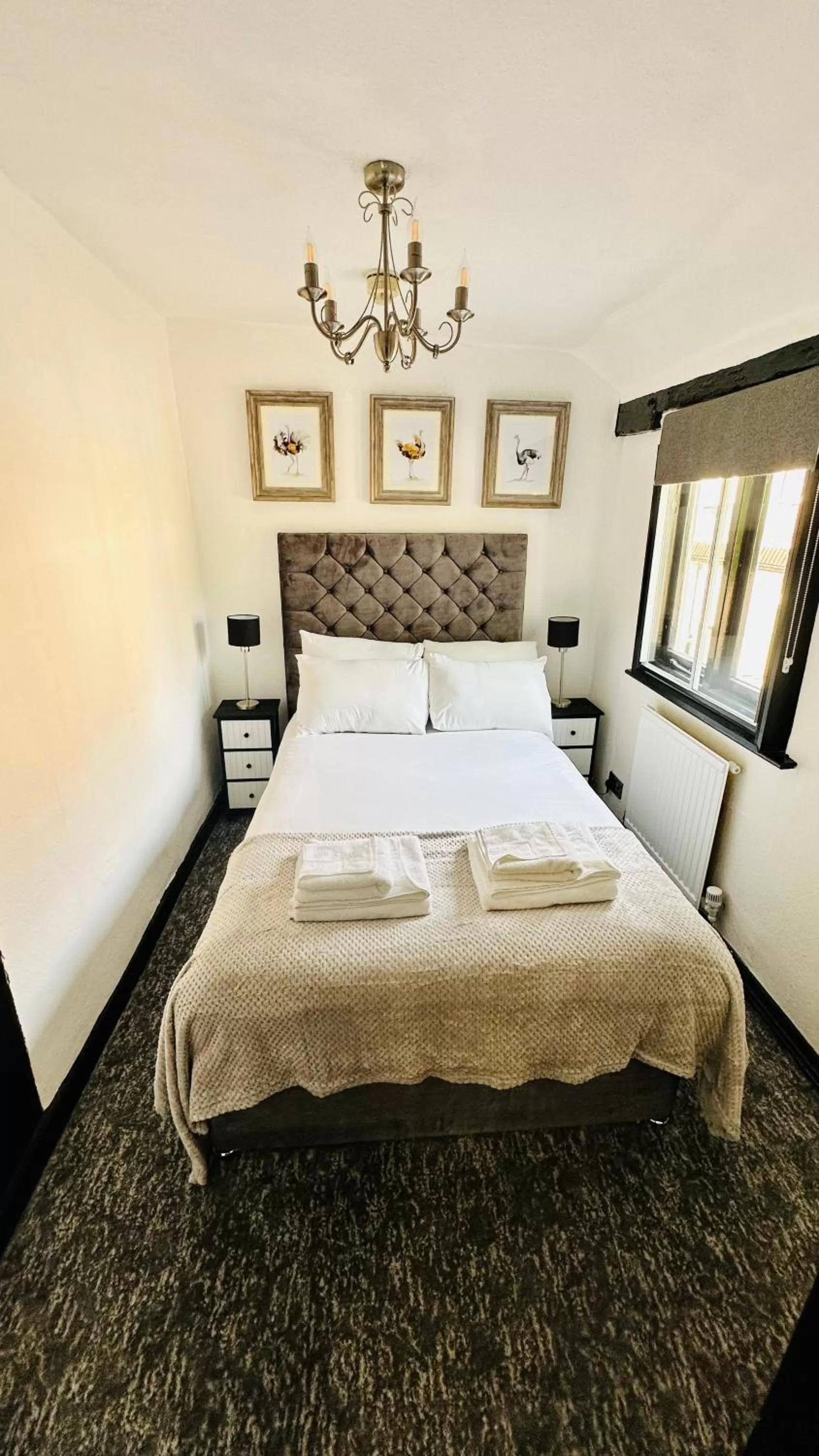 Bed in The Ostrich Inn Colnbrook London Heathrow