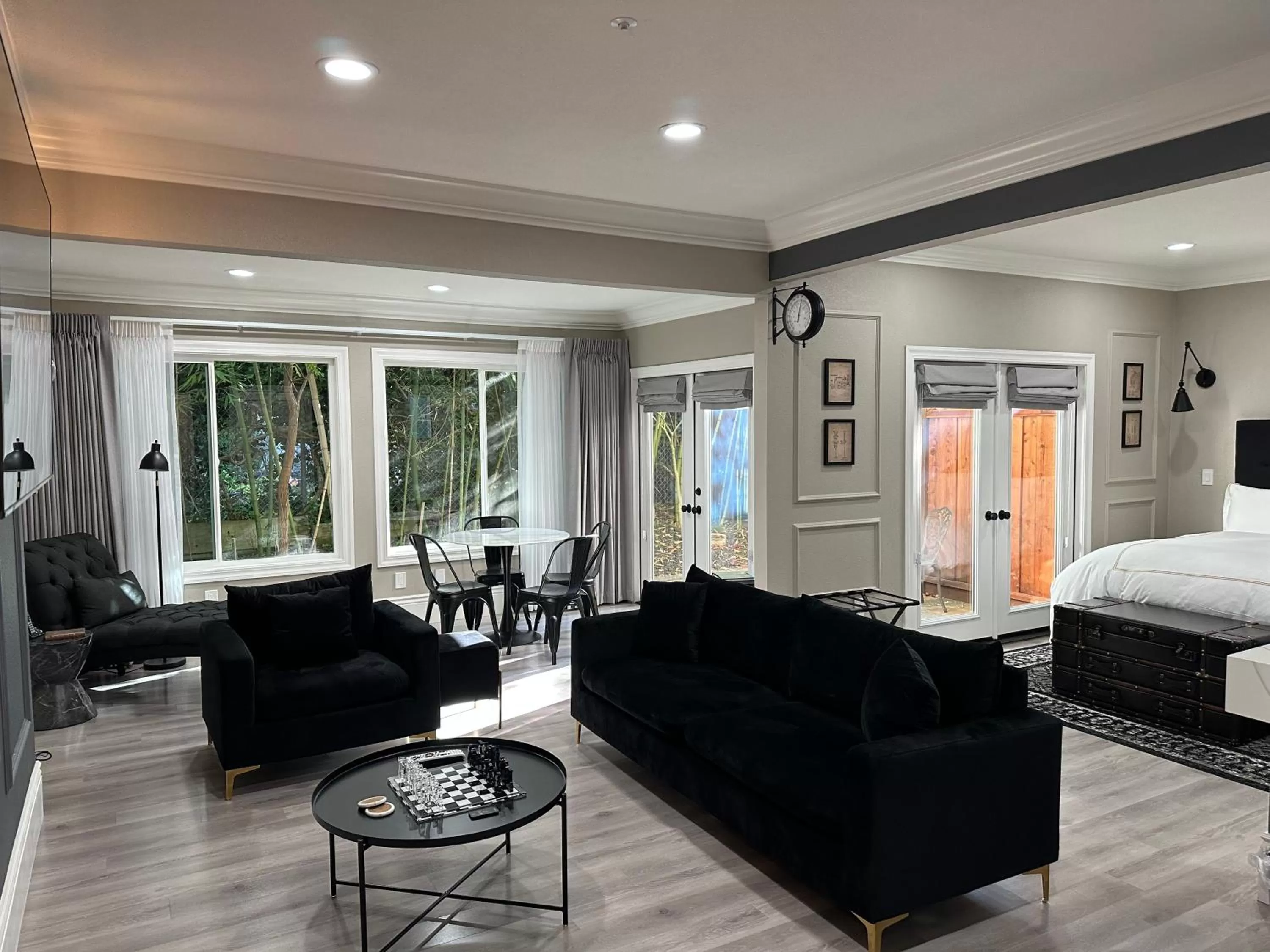 Living room, Bed in Inn at Depot Hill