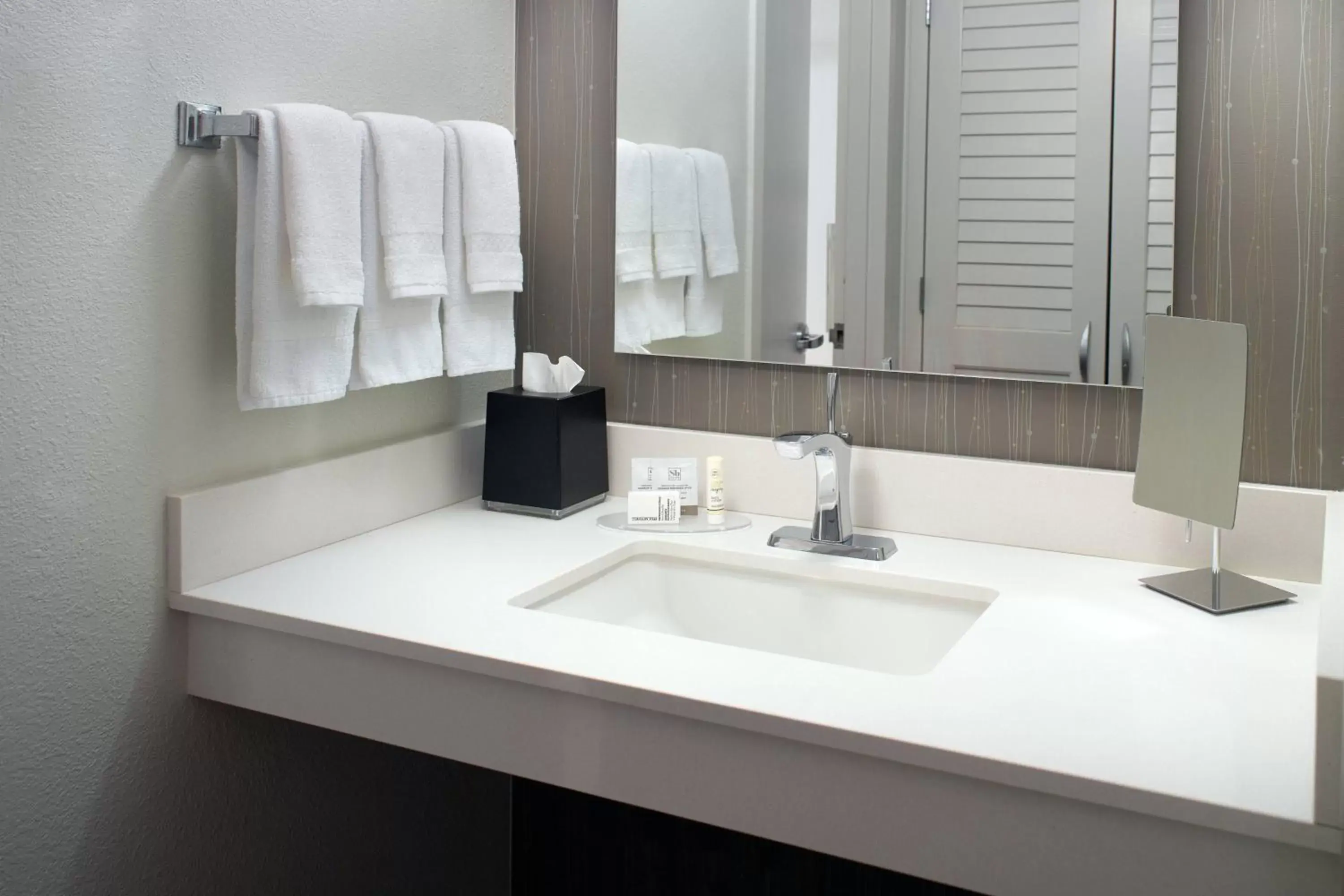 Bathroom in Courtyard by Marriott Atlanta Airport South/Sullivan Road