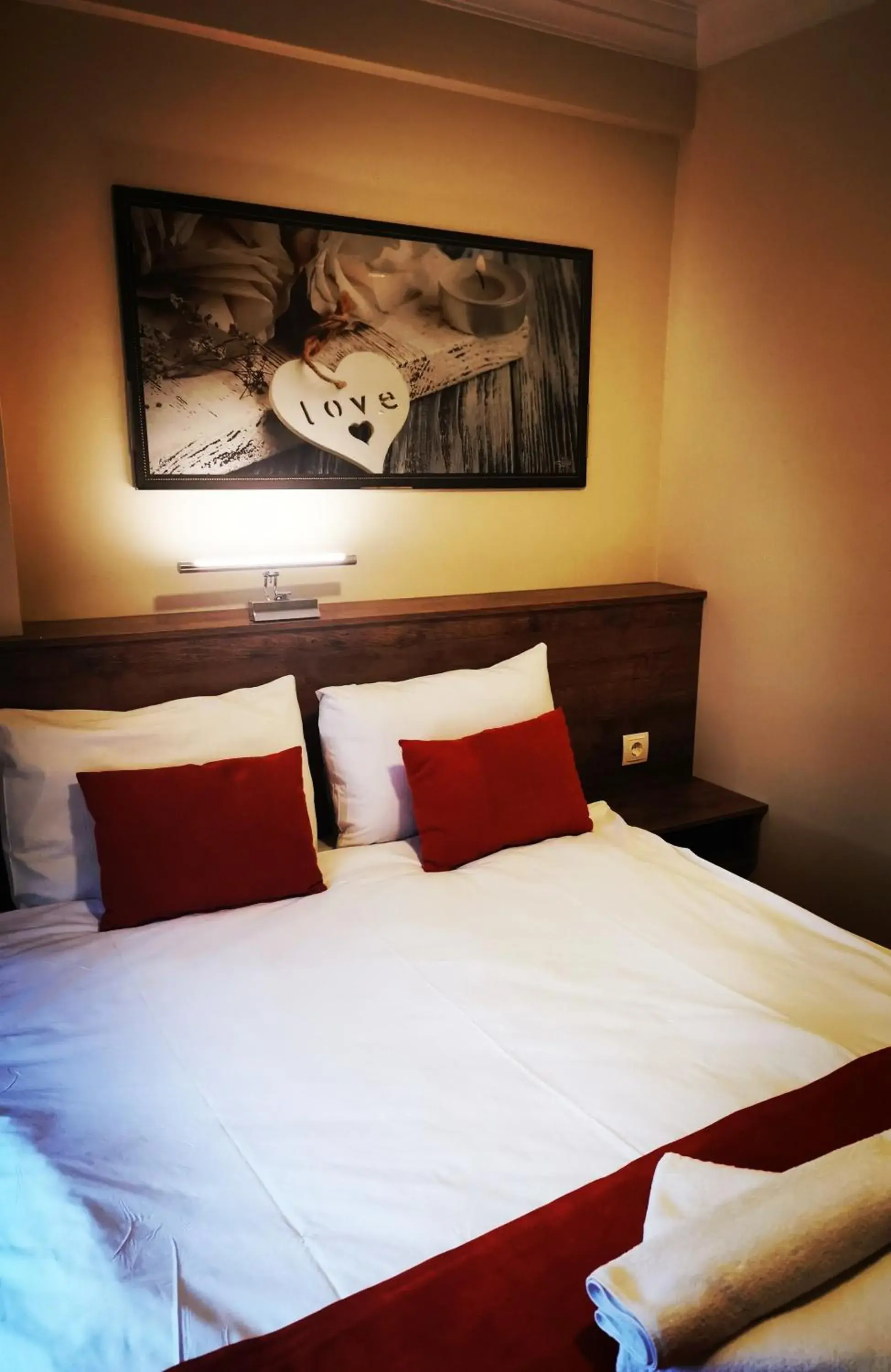 Bed in ADOR TROIA HOTEL