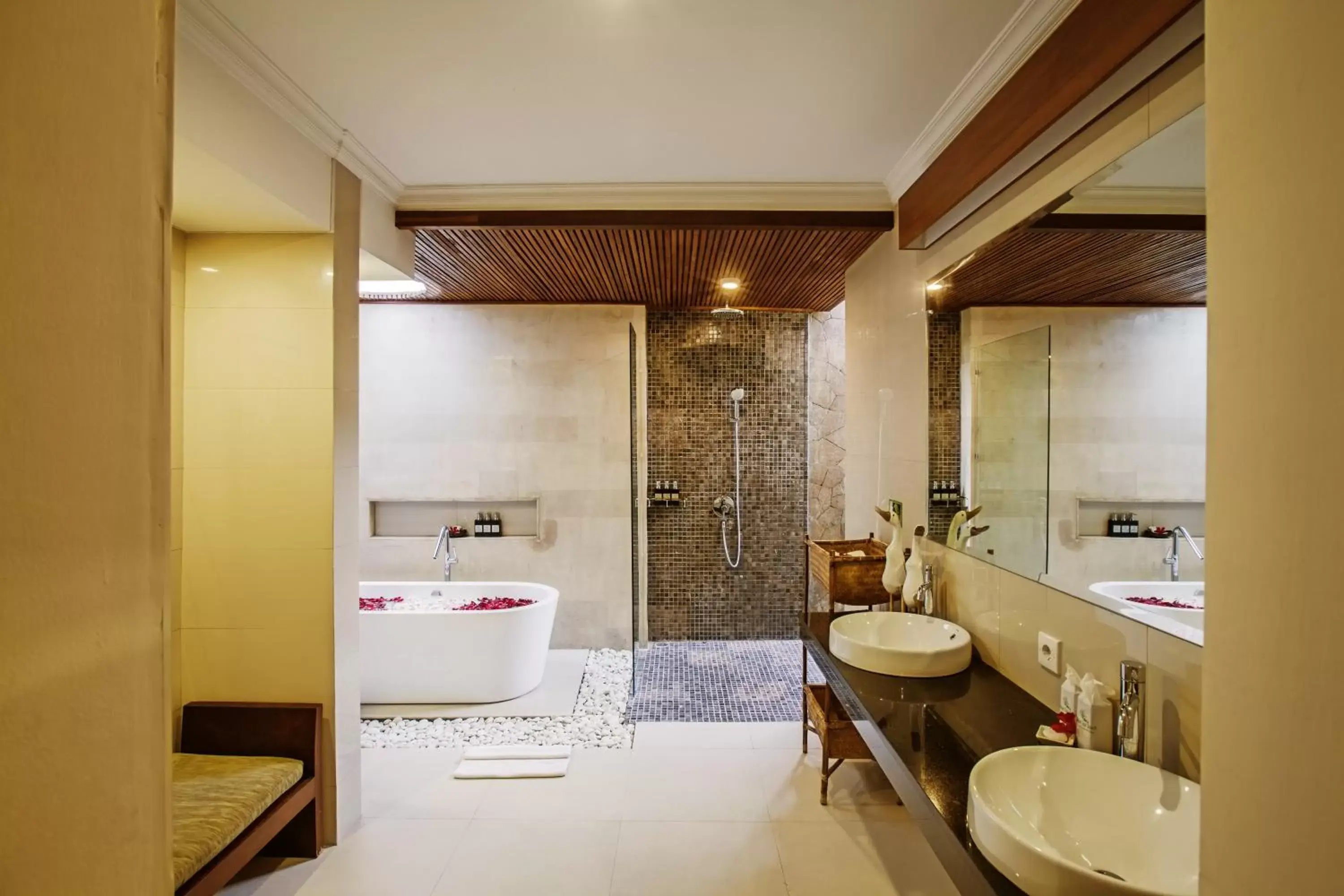 Bathroom in Bebek Tepi Sawah Restaurant & Villas