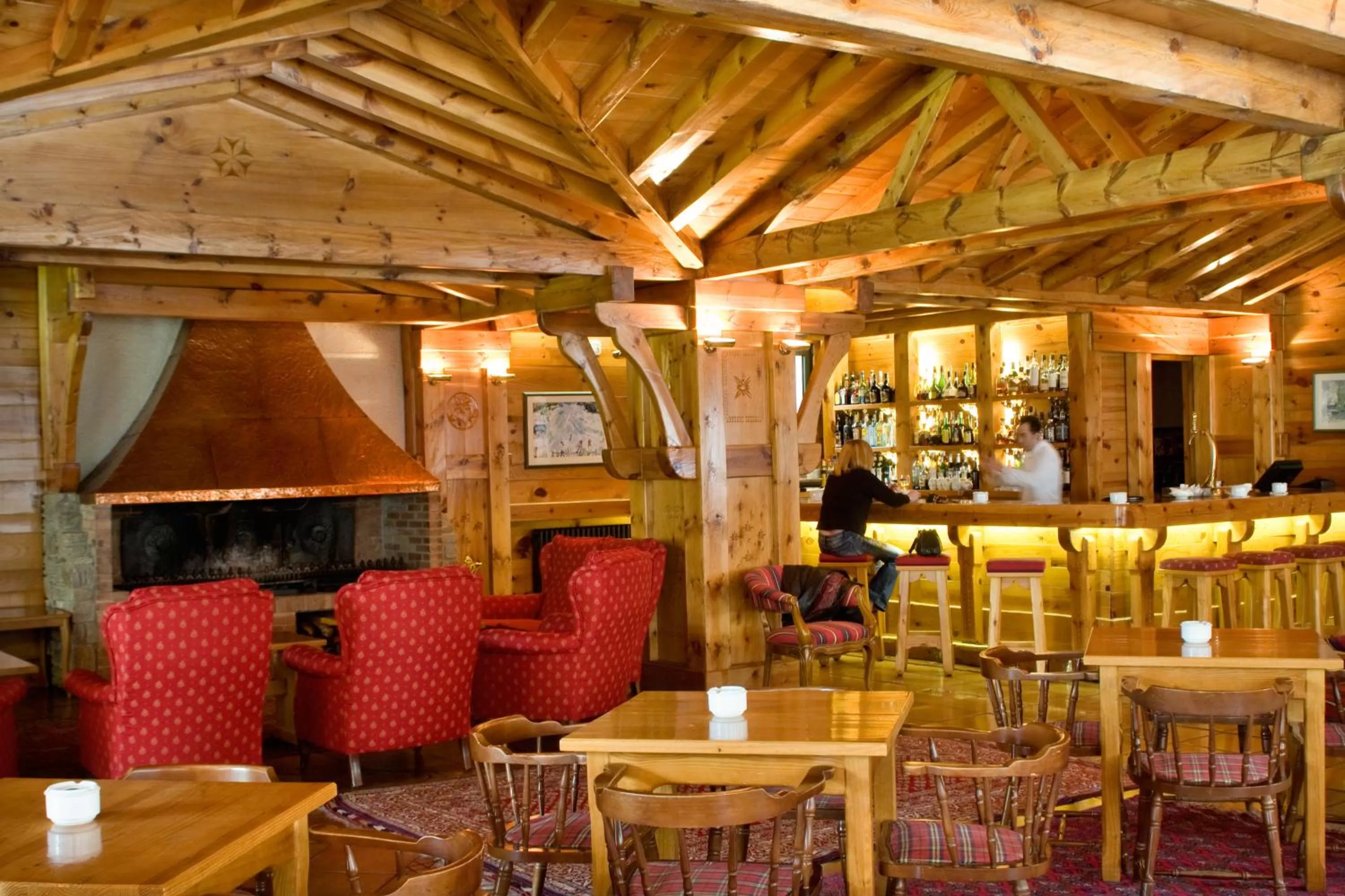 Communal lounge/ TV room in Rutllan & Spa