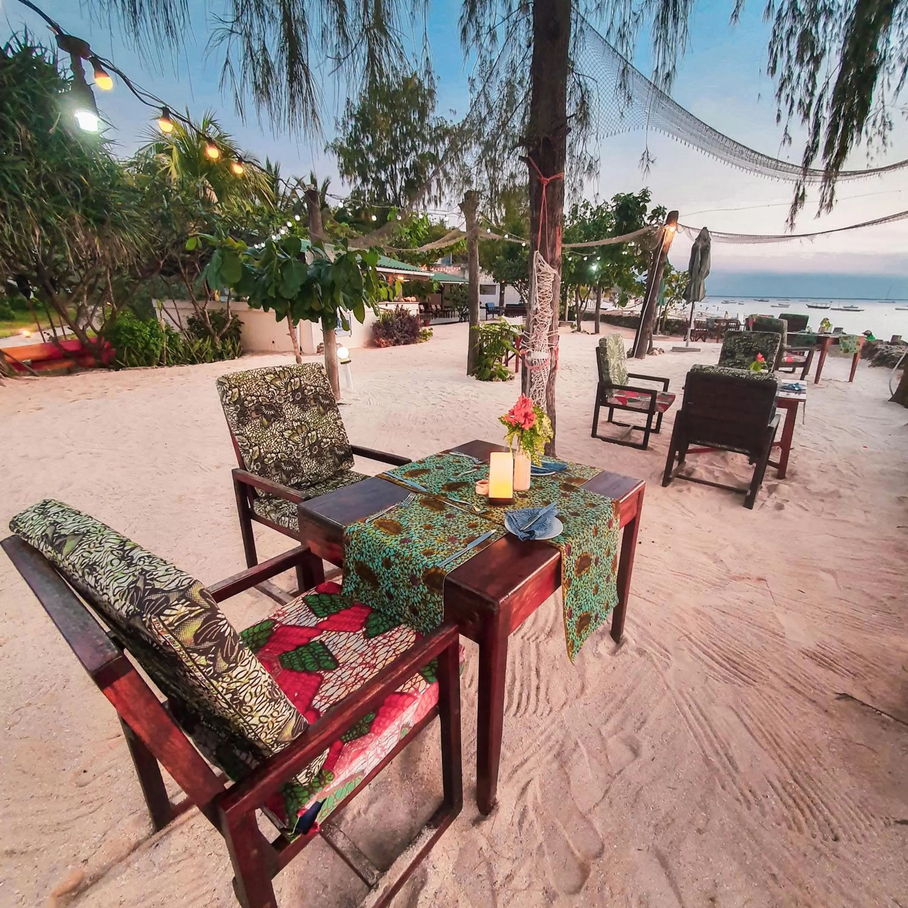 Restaurant/places to eat in Flame Tree Cottages