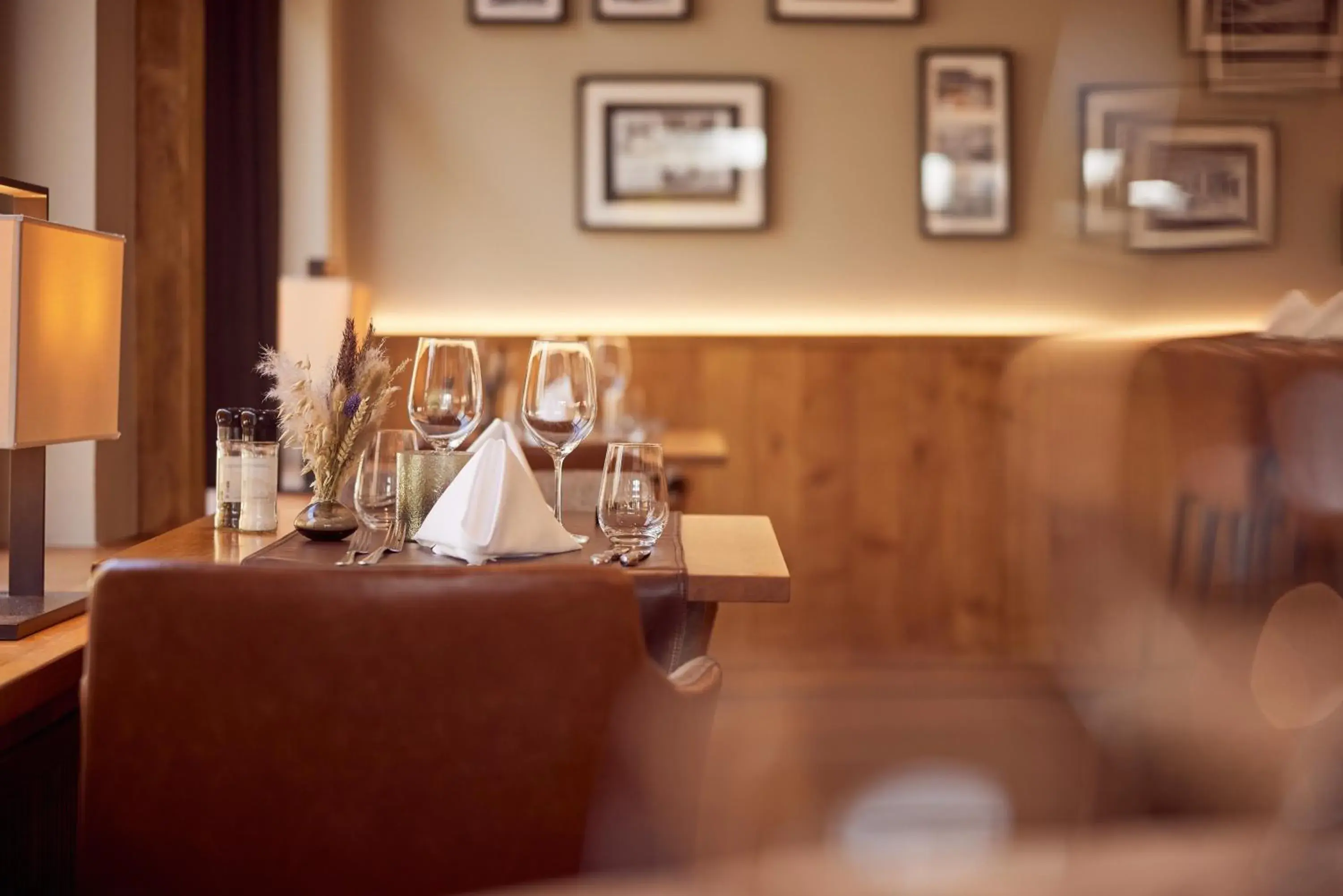Restaurant/places to eat, Lobby/Reception in Van der Valk Hotel Dennenhof