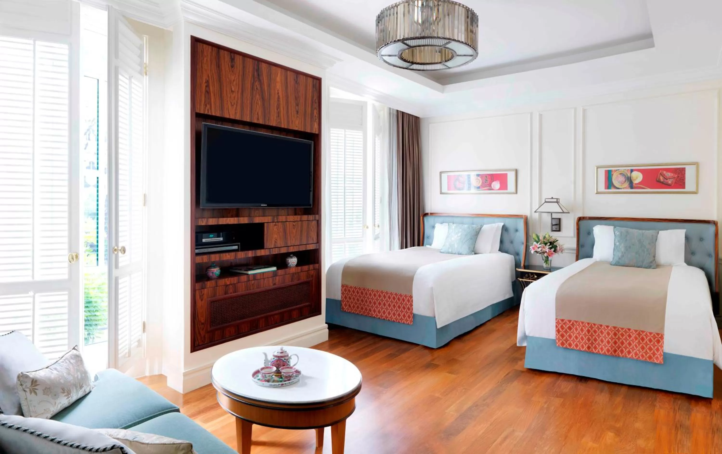 Photo of the whole room, Bed in InterContinental Singapore by IHG
