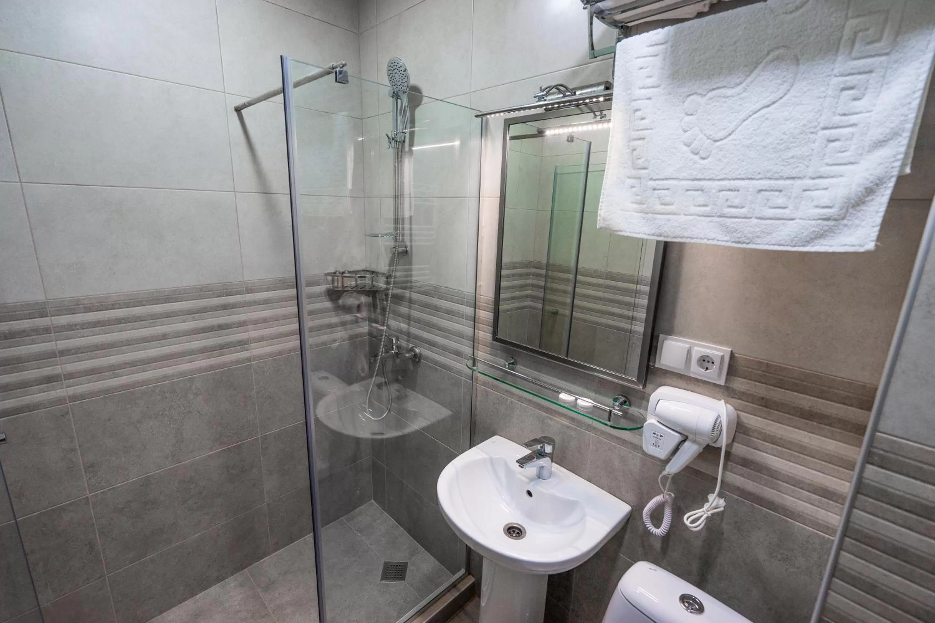Shower in Hotel Imperial House