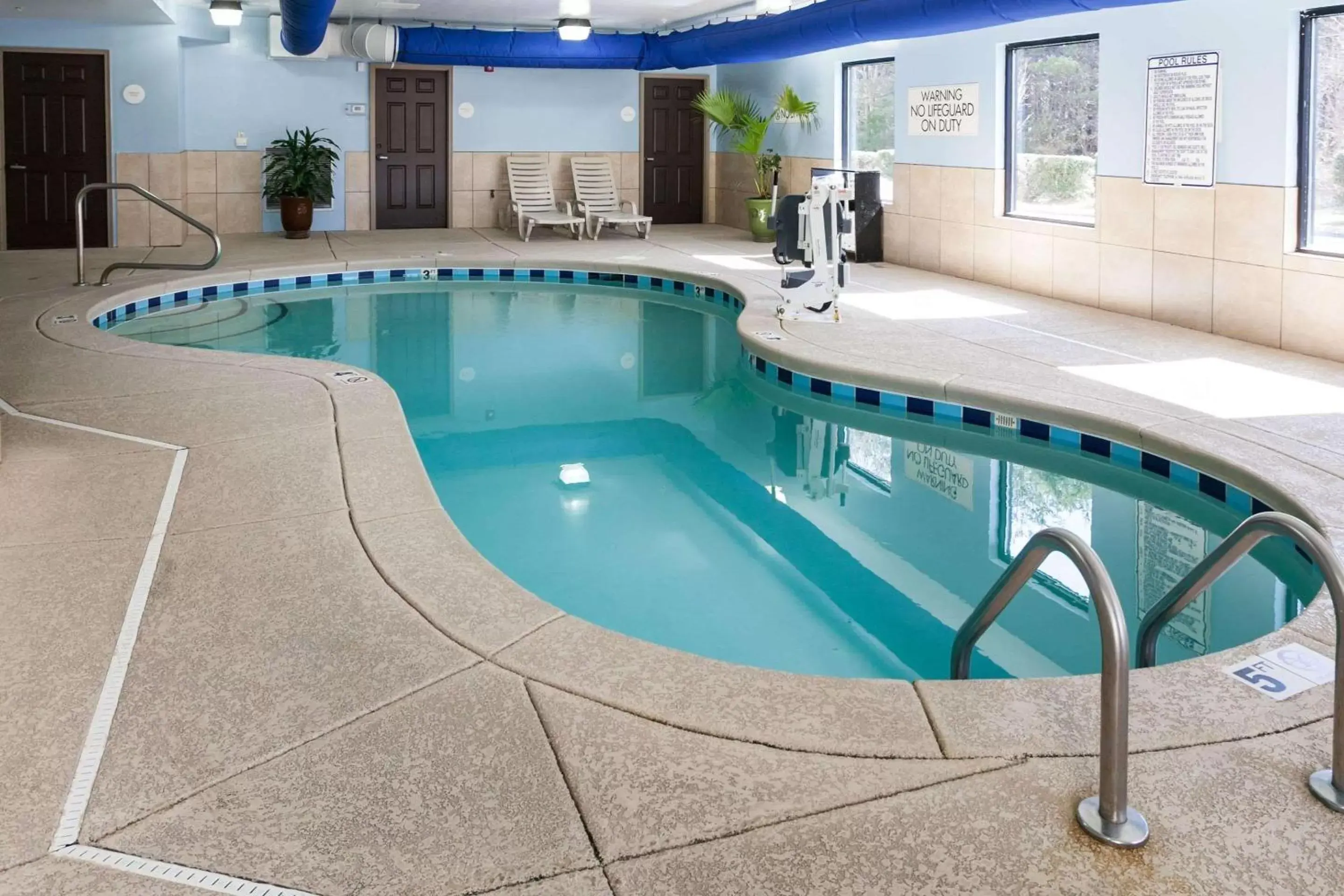 On site, Swimming Pool in Comfort Inn & Suites Statesville - Mooresville