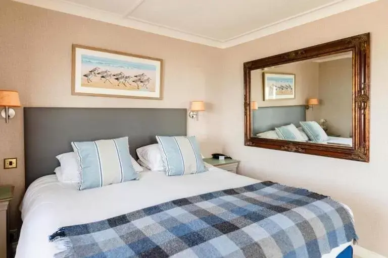 Bed in The Beachcroft Hotel, BW Signature Collection