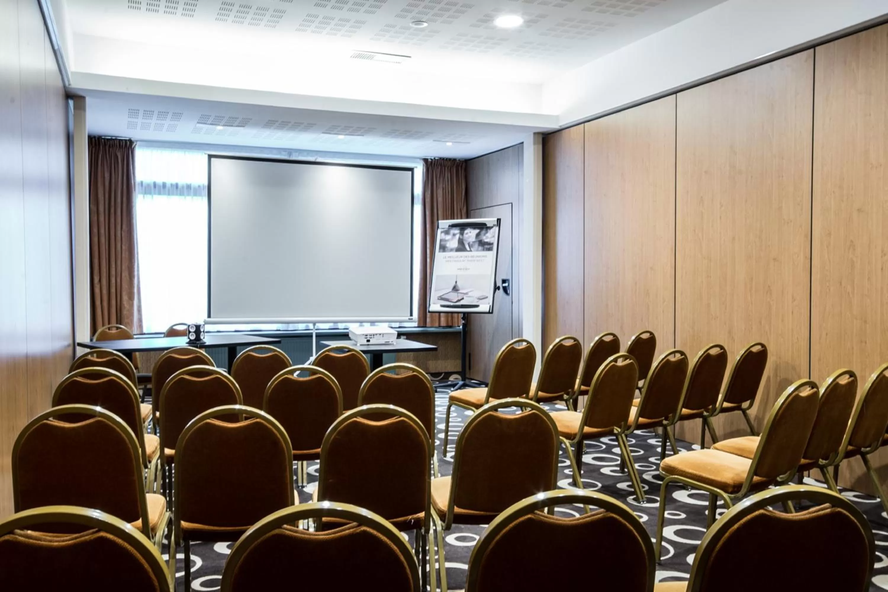 Meeting/conference room in Mercure Dinan Port Le Jerzual