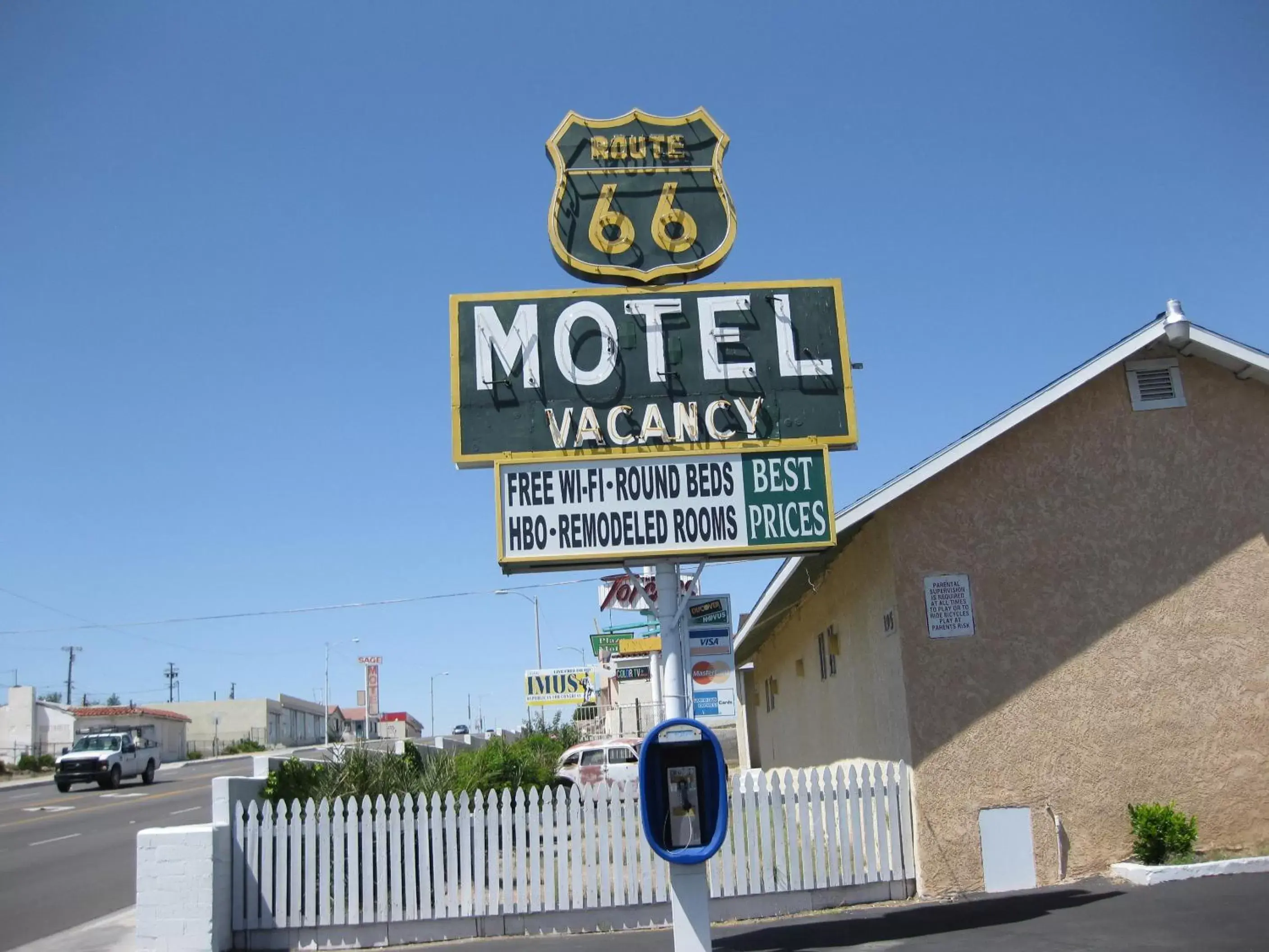 Facade/entrance in Route 66 Motel