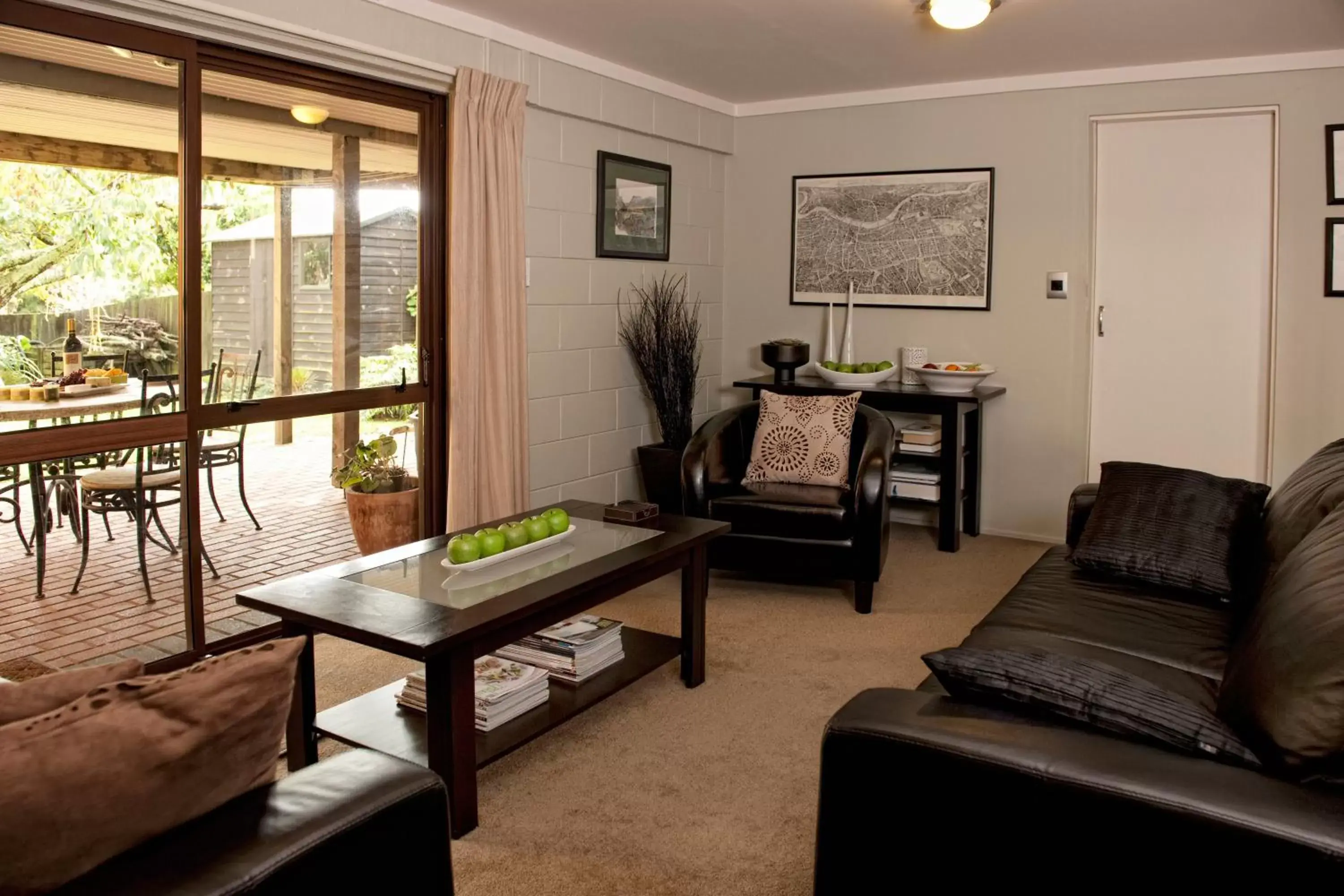 Communal lounge/ TV room, Seating Area in B&B@The Redwoods