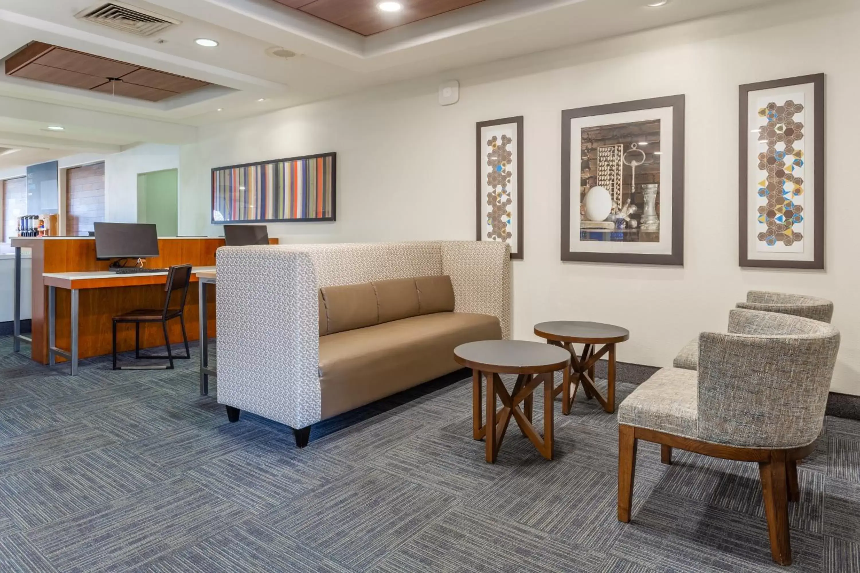 Property building, Seating Area in Holiday Inn Express Rockford-Loves Park, an IHG Hotel