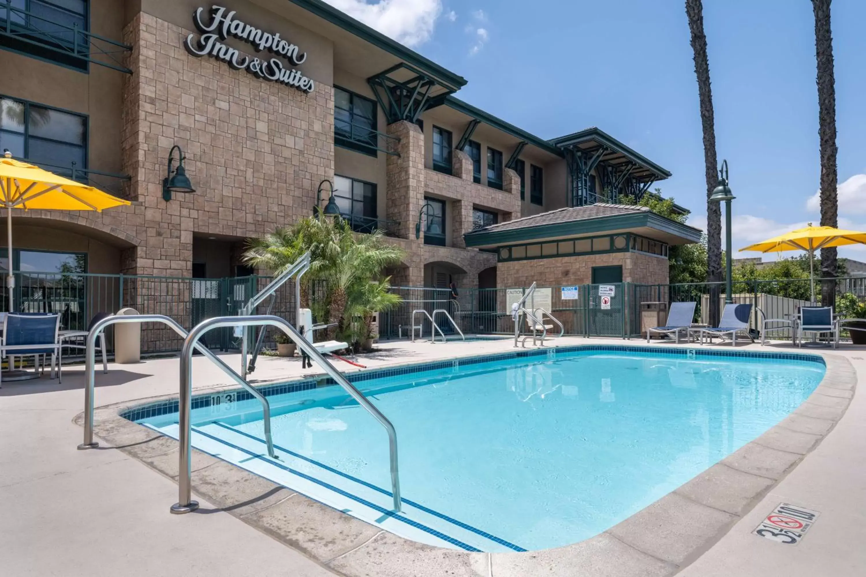 Property building in Hampton Inn & Suites Agoura Hills Property building in Hampton Inn & Suites Agoura Hills