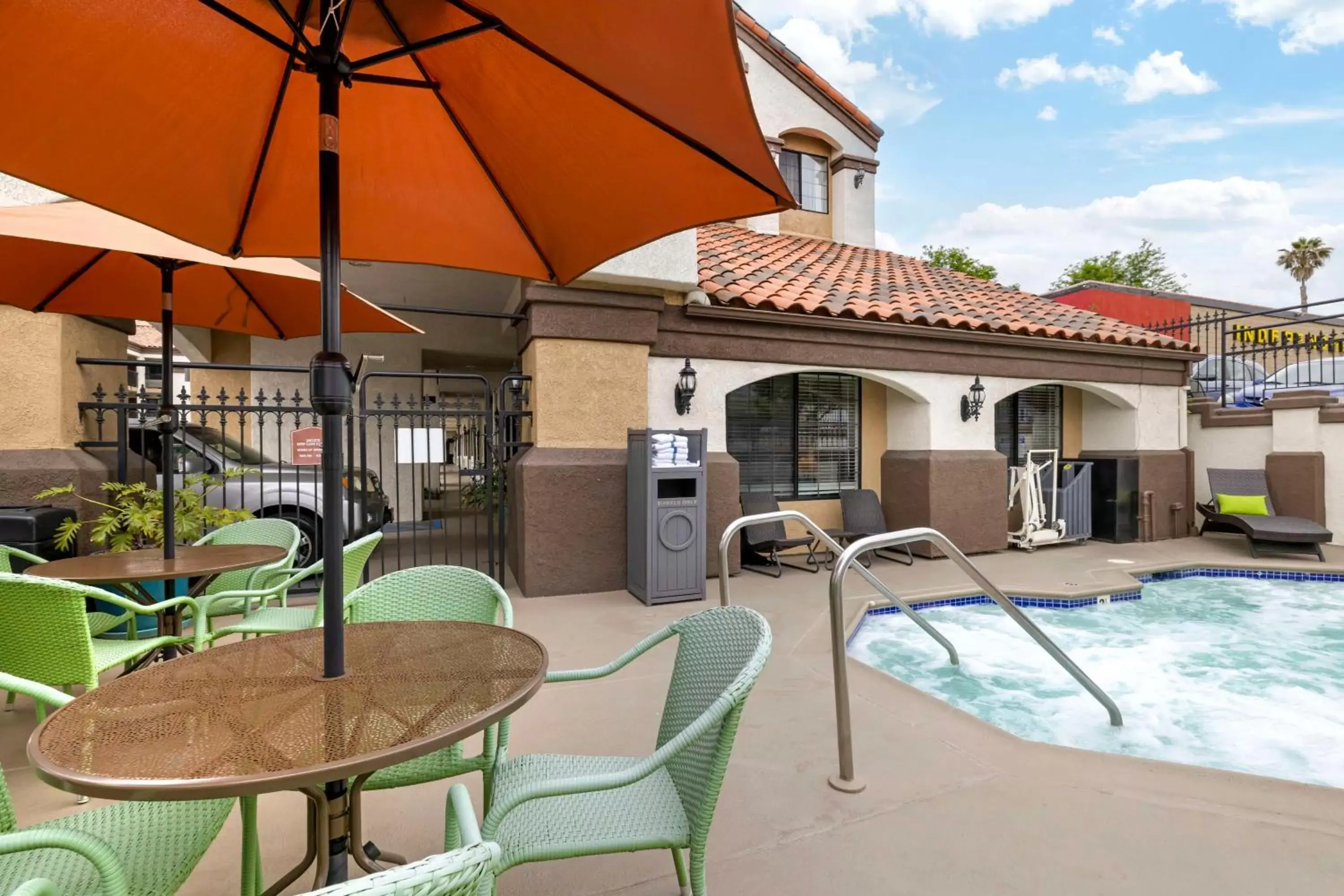 Pool view, Swimming Pool in Best Western Redondo Beach Galleria Inn Hotel - Beach City LA