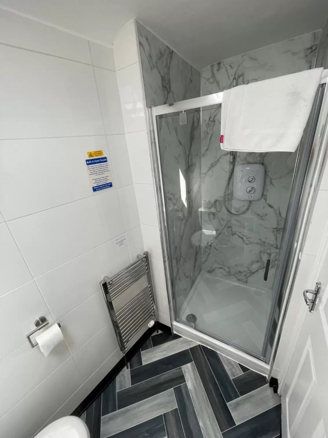 Bathroom in The Whittington and Cat